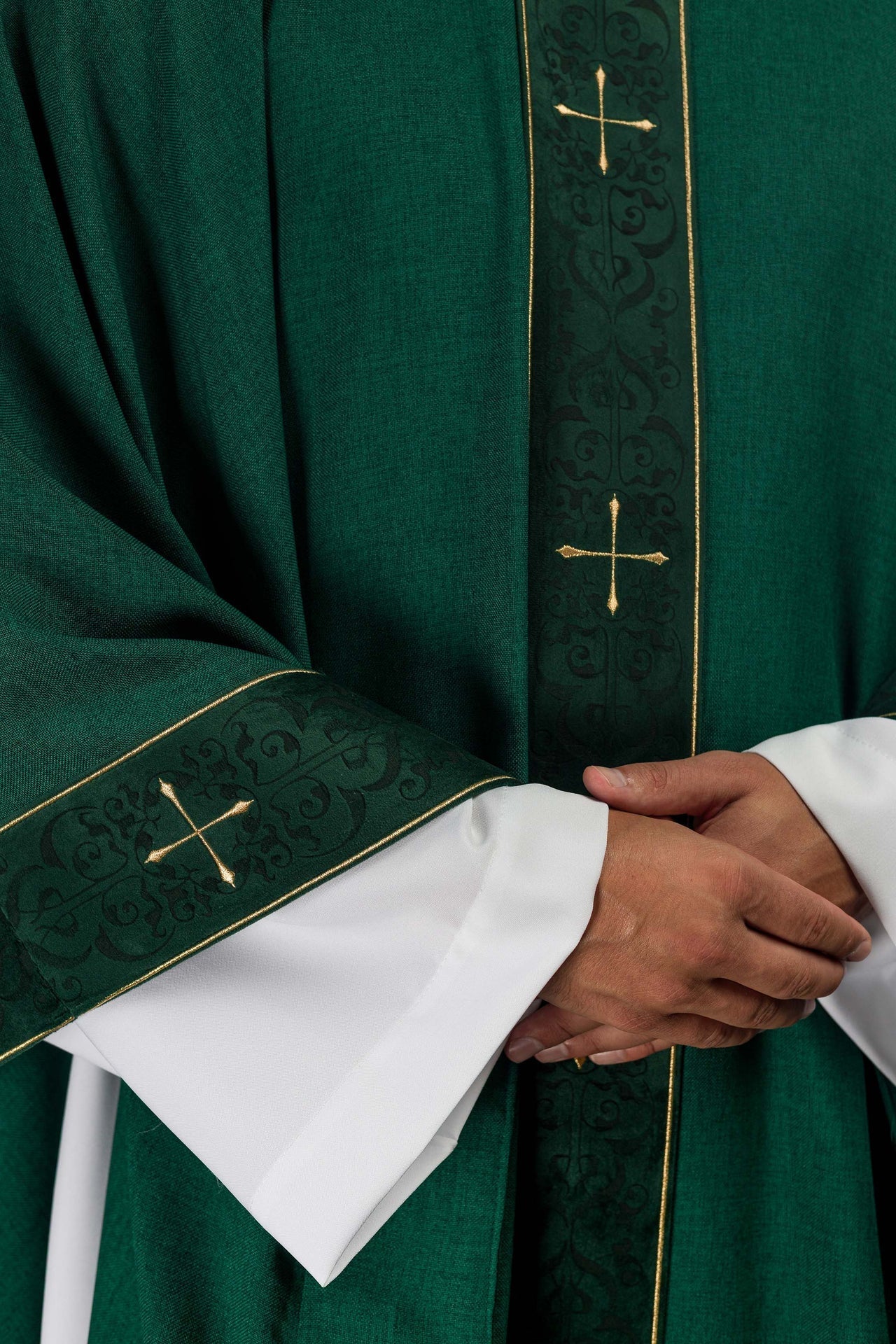 Ornat Liturgiczny Zielony z Haftowanym Pasem i Krzyżami - alba.pl
