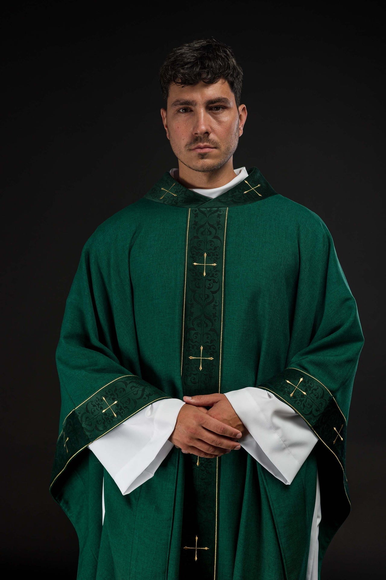 Ornat Liturgiczny Zielony z Haftowanym Pasem i Krzyżami - alba.pl