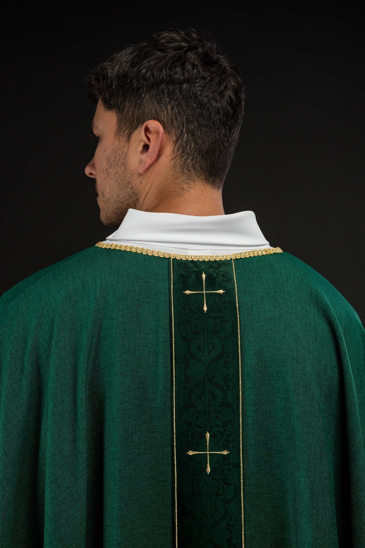 Ornat Liturgiczny Zielony z Haftowanymi Krzyżami - Elegancki i Dostojny - alba.pl