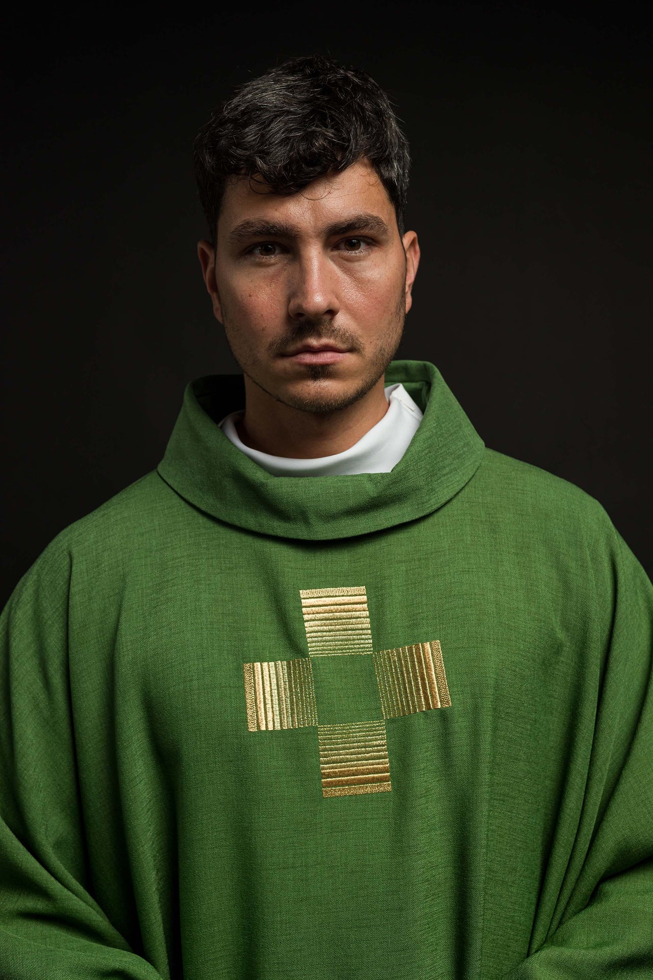 Ornat Liturgiczny Zielony z Haftowanymi Krzyżami Eucharystycznymi - alba.pl