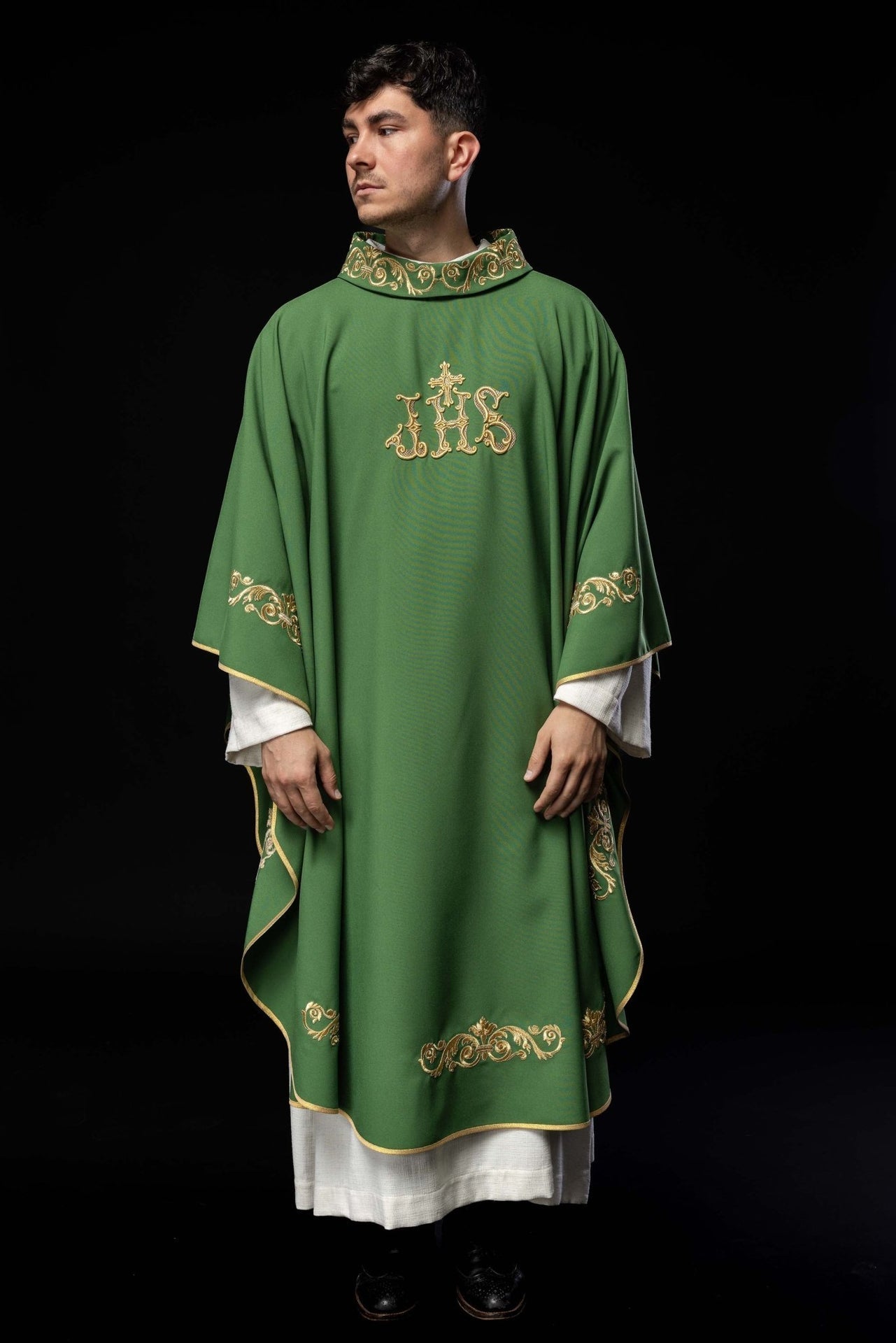 Ornat Liturgiczny Zielony ze Złotym Haftem IHS - Elegancki - alba.pl