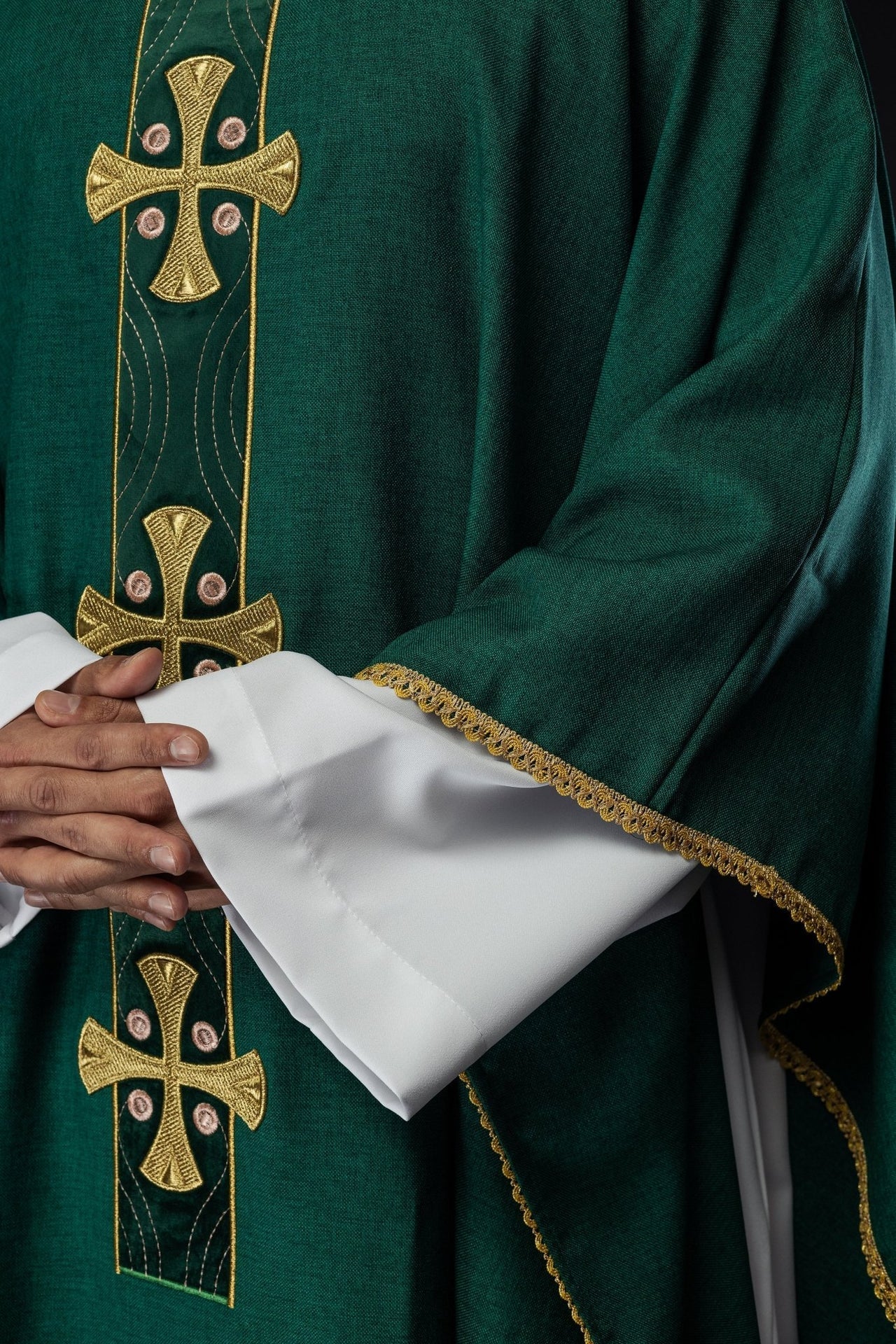 Ornat Liturgiczny Zielony ze Złotymi Krzyżami i Lamówką - alba.pl