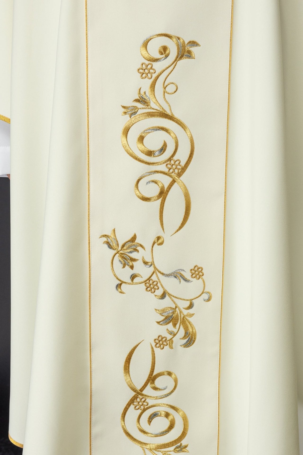 Ornat Liturgiczny Złoty z Haftem Serca Maryi - Polski Produkt - alba.pl