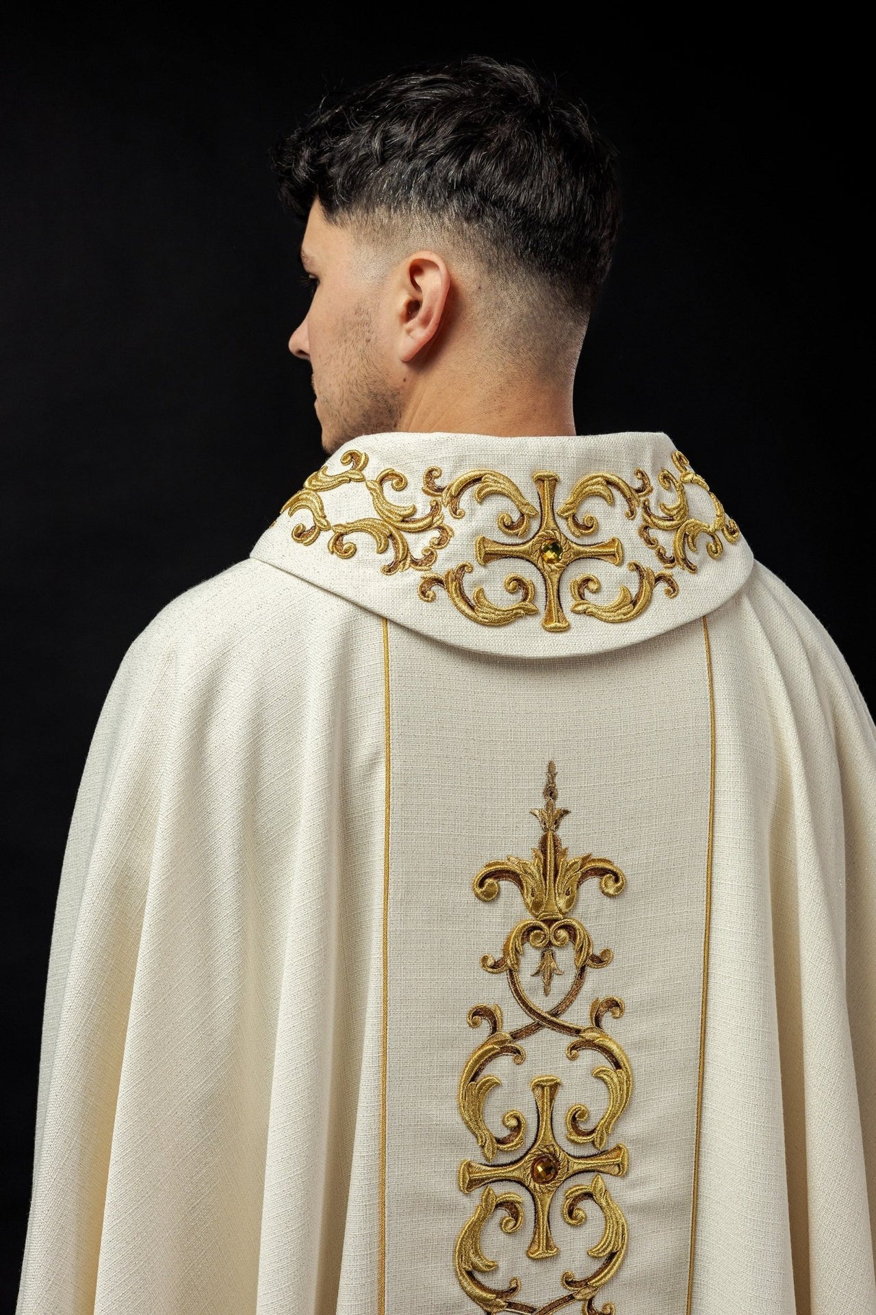 Ornat Liturgiczny Złoty z Haftem Świętego Antoniego - alba.pl