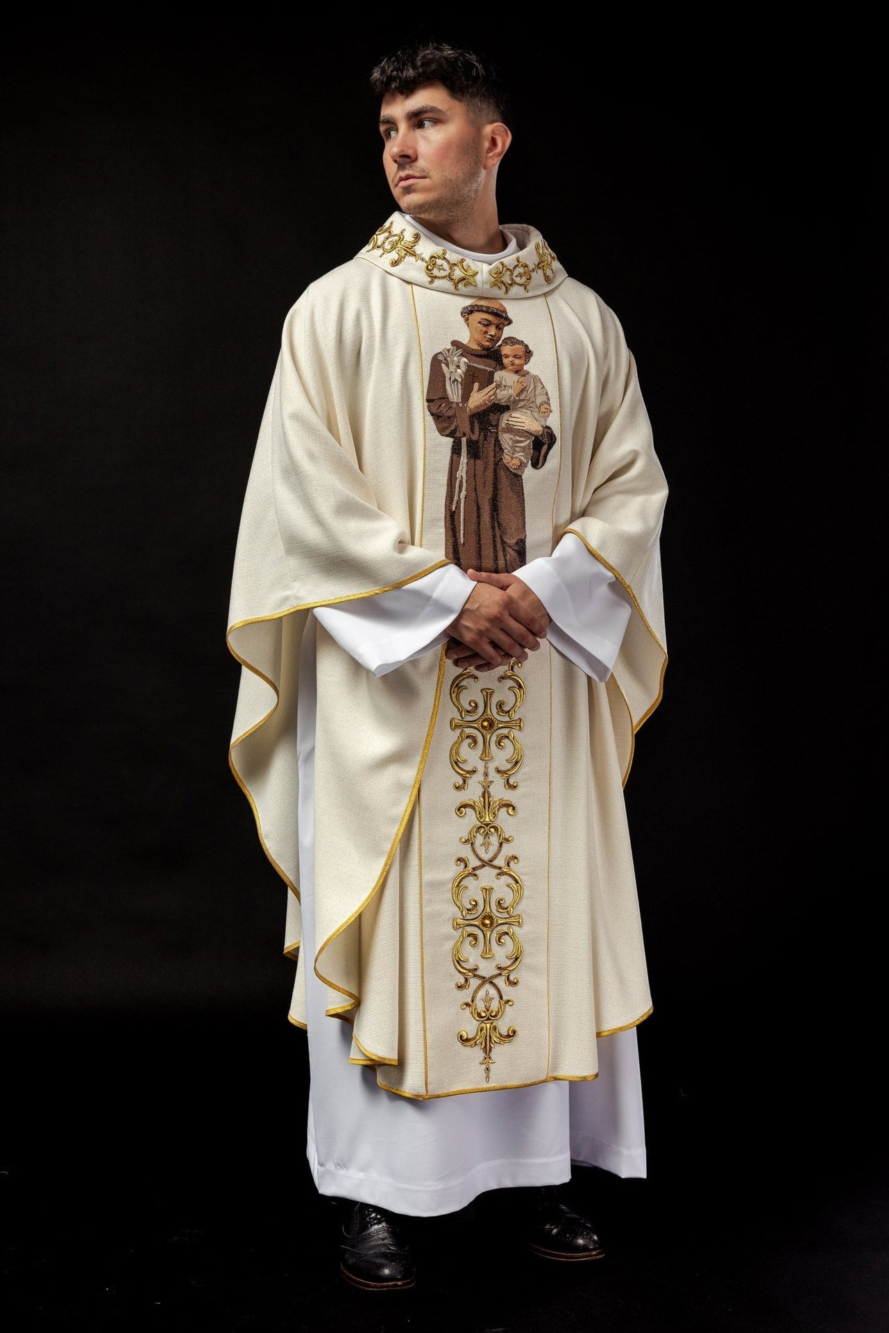 Ornat Liturgiczny Złoty z Haftem Świętego Antoniego - alba.pl