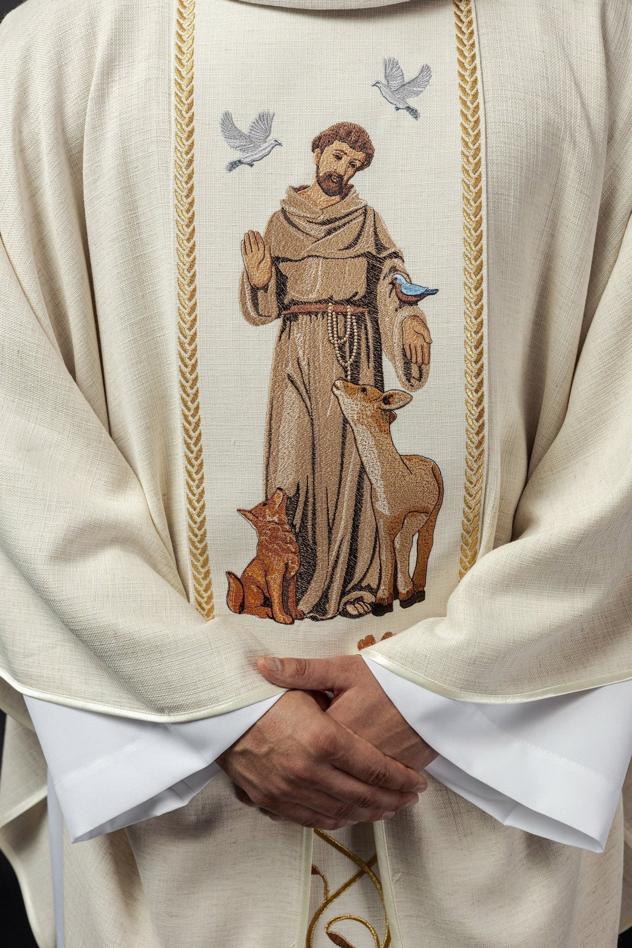Ornat Liturgiczny Złoty z Haftem Świętego Franciszka - alba.pl