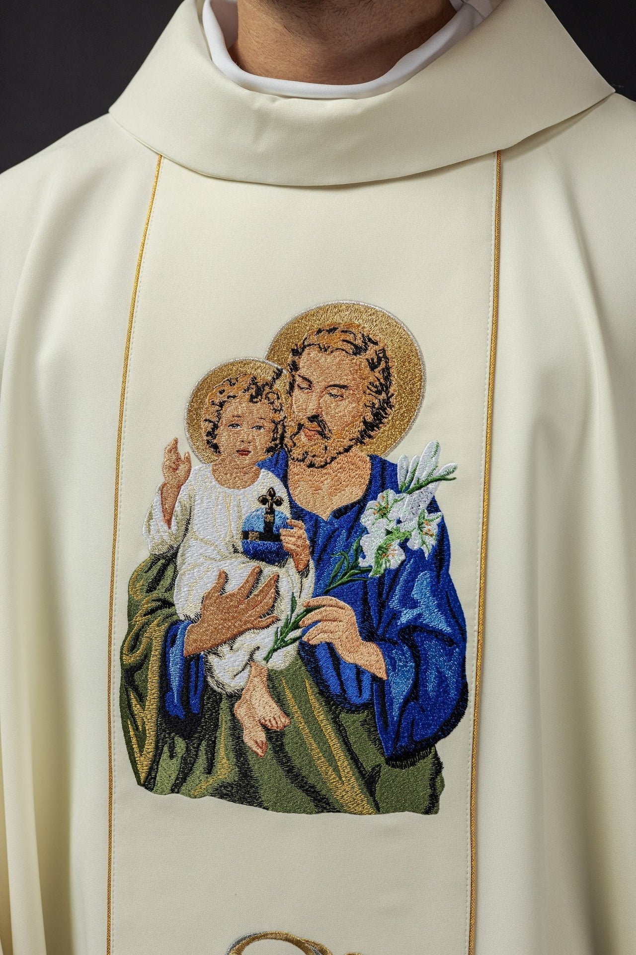 Ornat Liturgiczny Złoty ze Świętym Józefem Haftowanym - Polski Produkt - alba.pl
