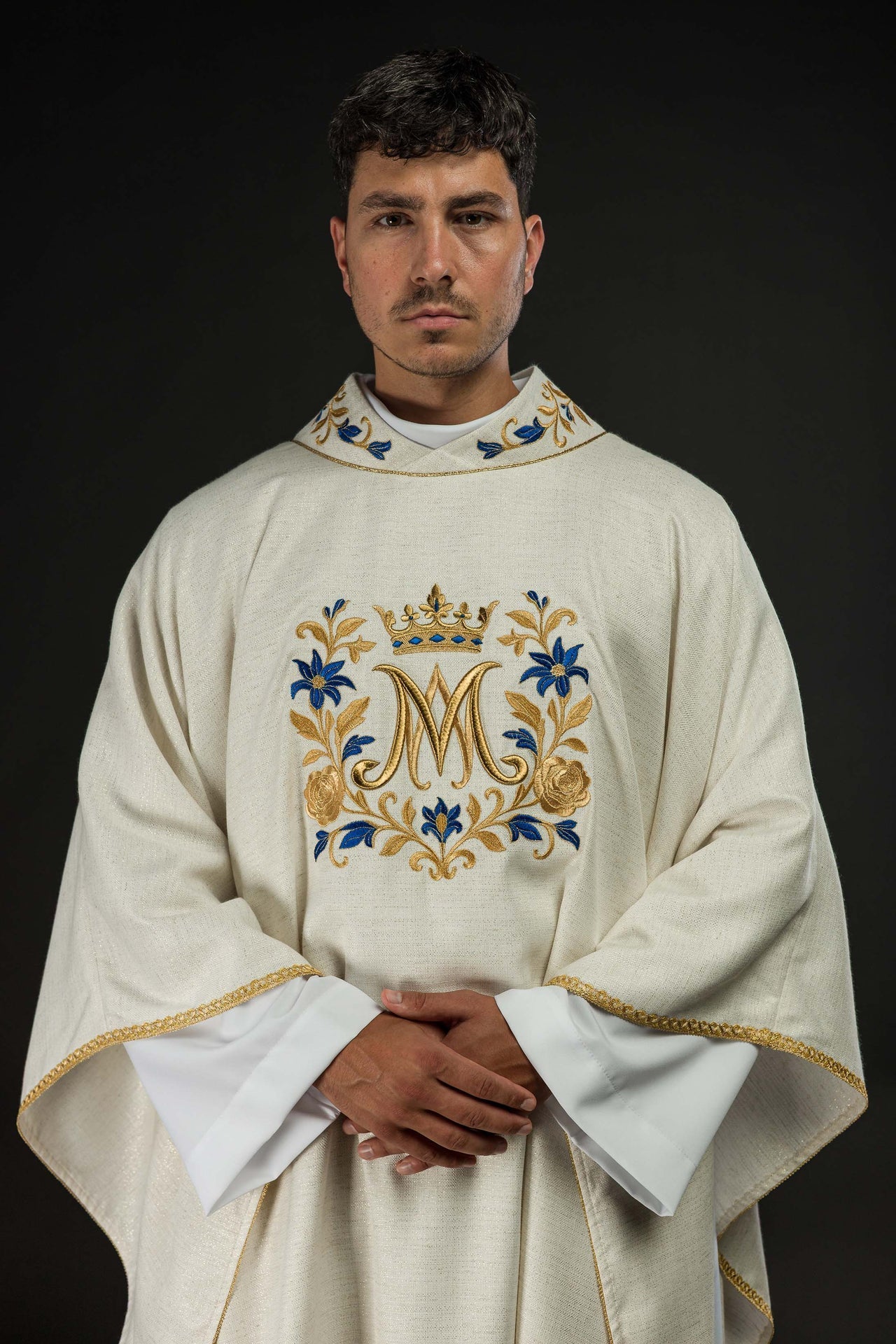 Ornat Maryjny Ecru Haftowany Złotem Ave Maria - alba.pl