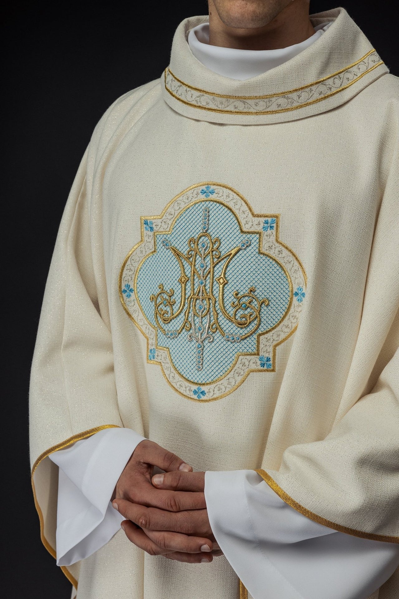 Ornat Maryjny Ecru Haftowany Złotem - Kolekcja Liturgiczna - alba.pl