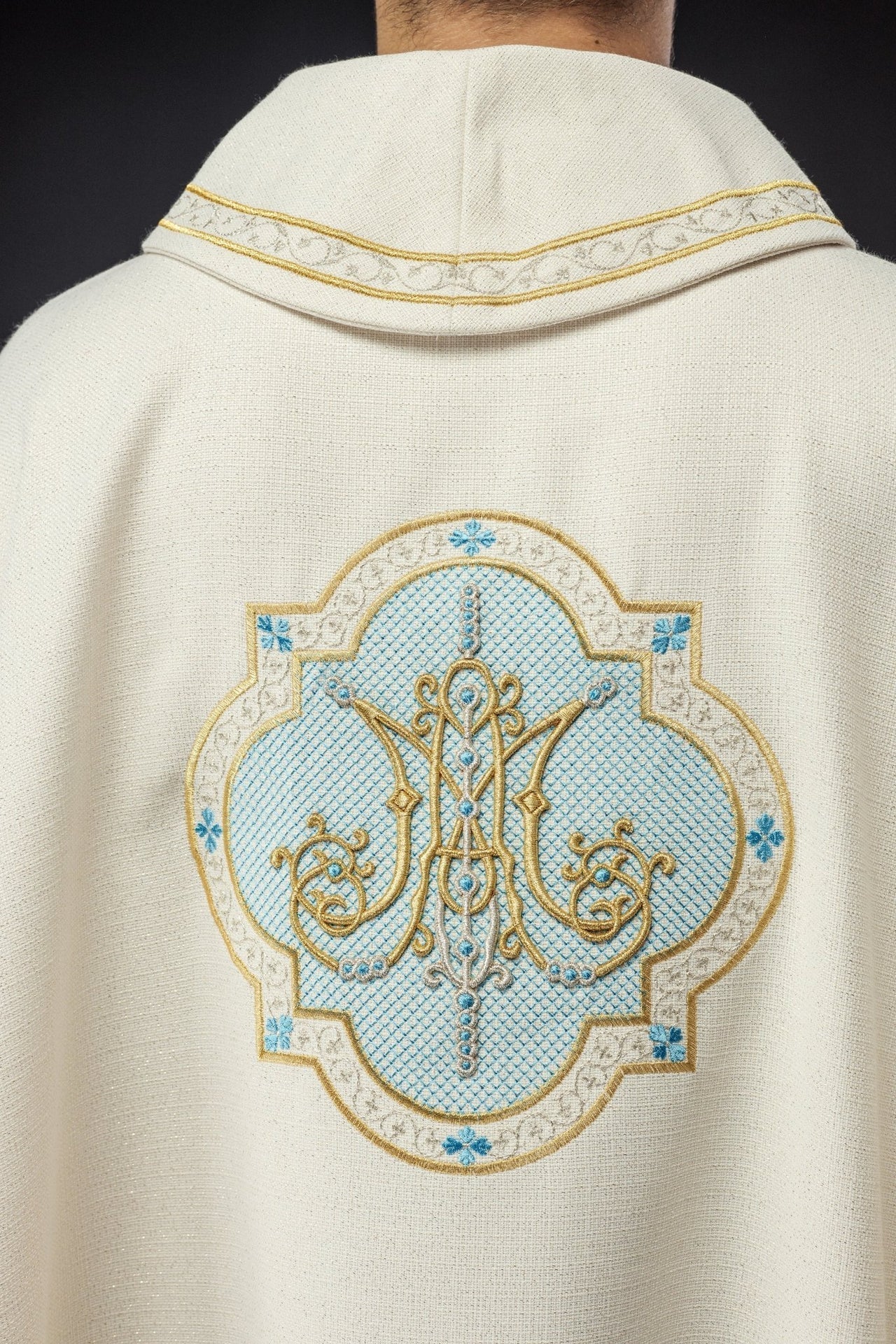 Ornat Maryjny Ecru Haftowany Złotem - Kolekcja Liturgiczna - alba.pl