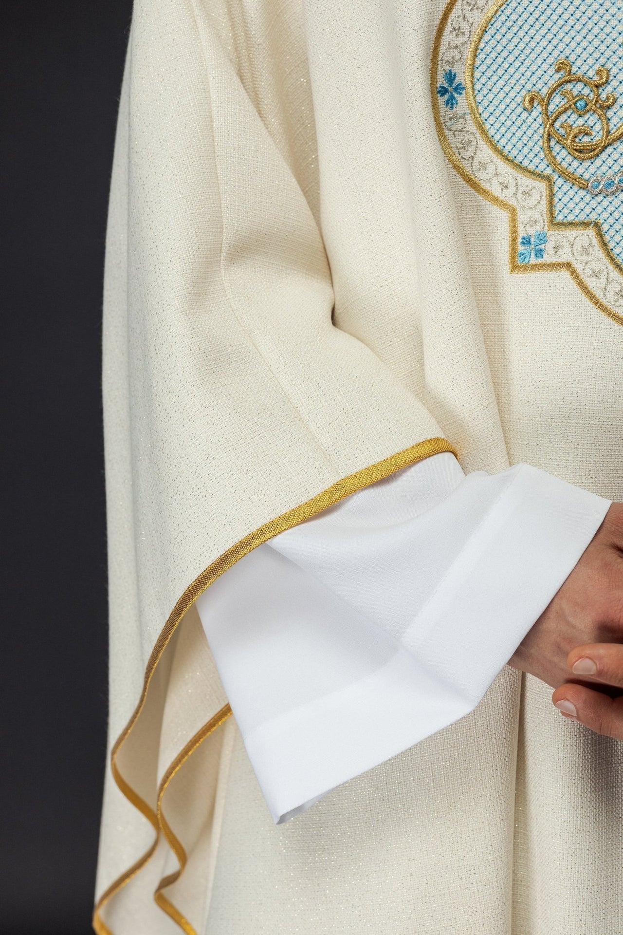 Ornat Maryjny Ecru Haftowany Złotem - Kolekcja Liturgiczna - alba.pl