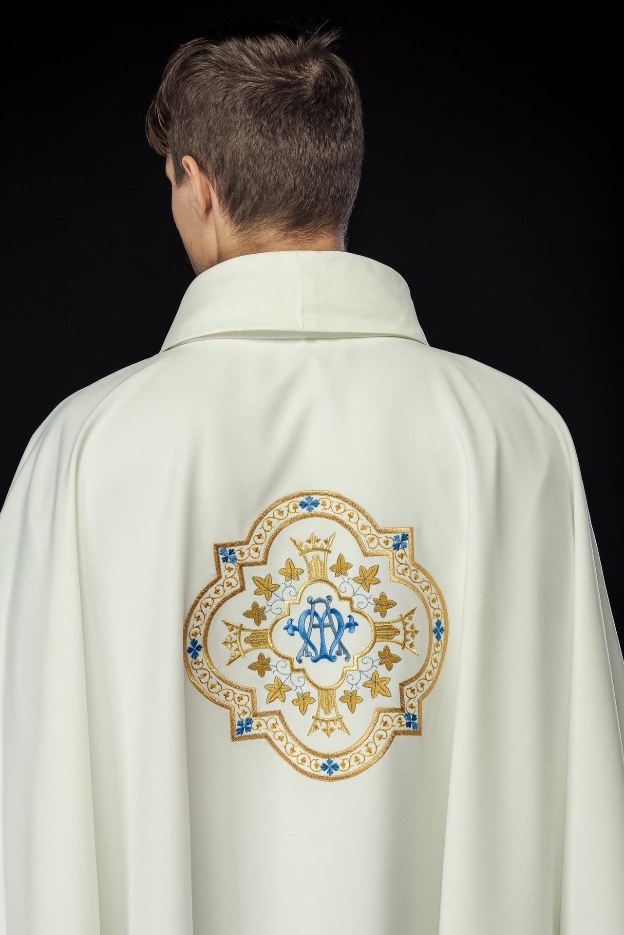 Ornat Maryjny Ecru Haftowany Złotem - Kolekcja Liturgiczna - alba.pl