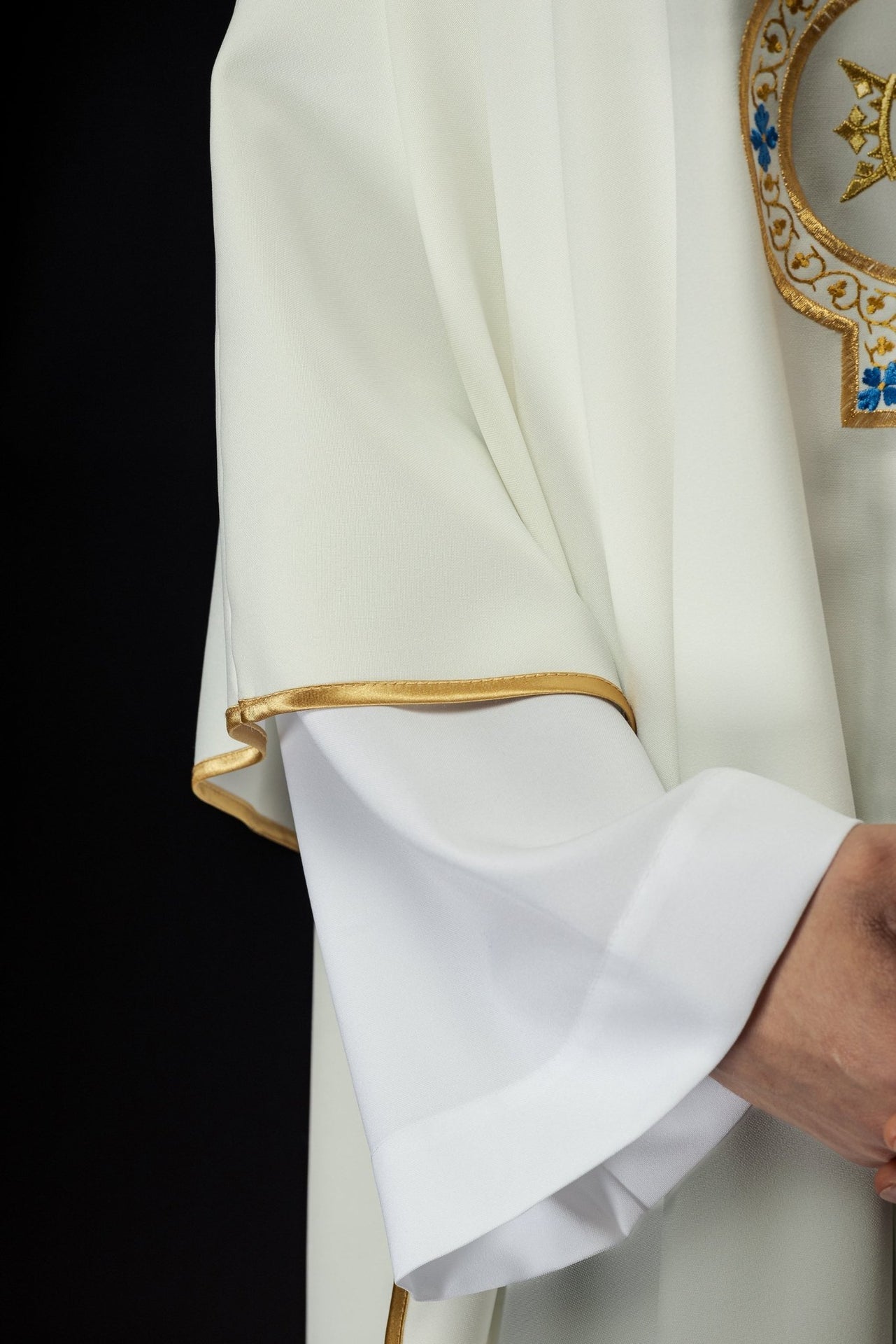 Ornat Maryjny Ecru Haftowany Złotem - Kolekcja Liturgiczna - alba.pl