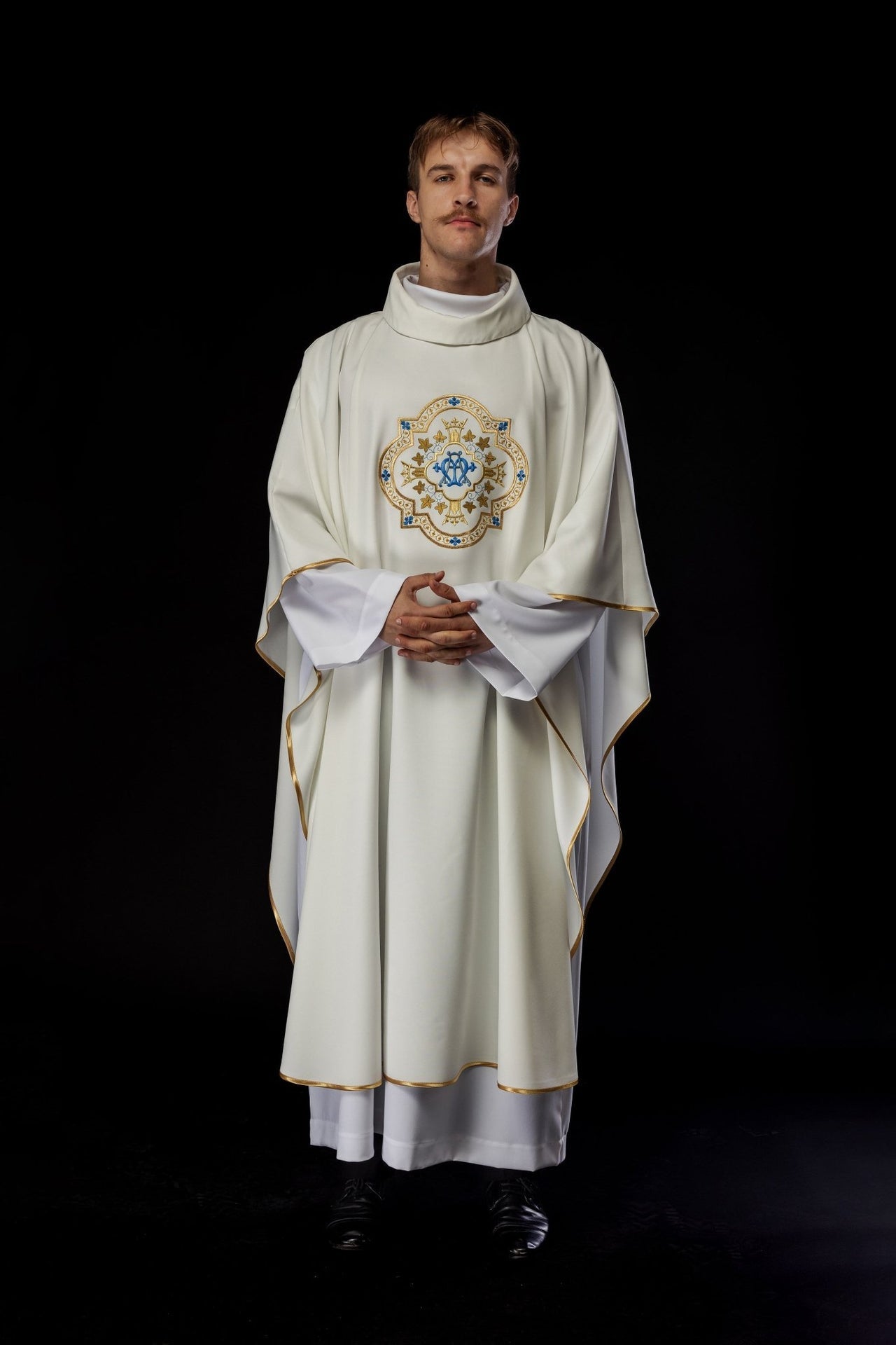 Ornat Maryjny Ecru Haftowany Złotem - Kolekcja Liturgiczna - alba.pl