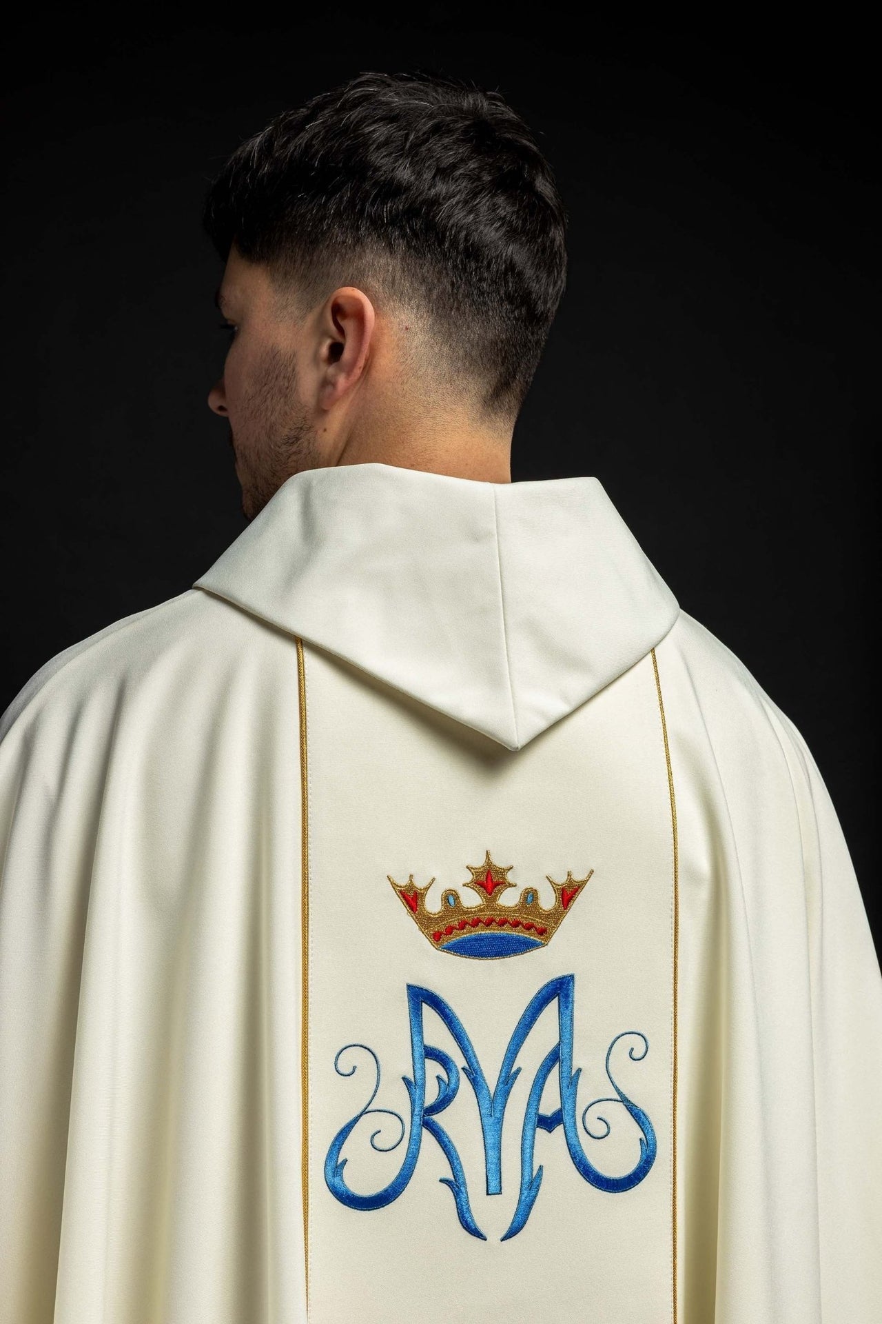 Ornat Maryjny Ecru z Haftem Matki Boskiej Częstochowskiej - alba.pl