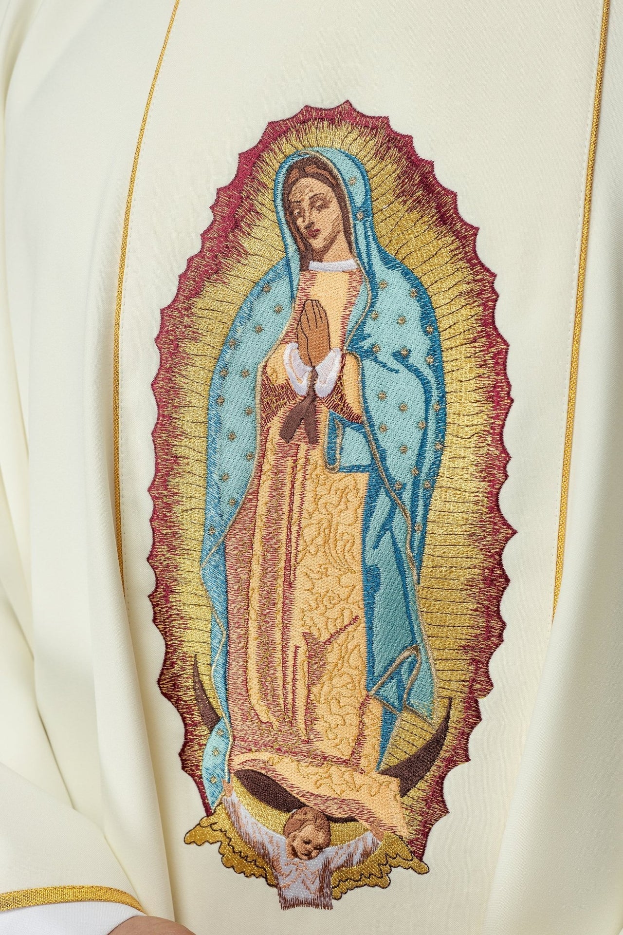 Ornat Maryjny Haftowany Matka Boża Guadalupe - Złota Tkanina - alba.pl