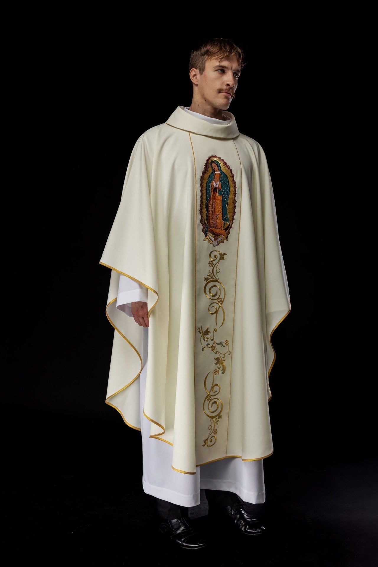Ornat Maryjny Haftowany Matka Boża Guadalupe - Złota Tkanina - alba.pl