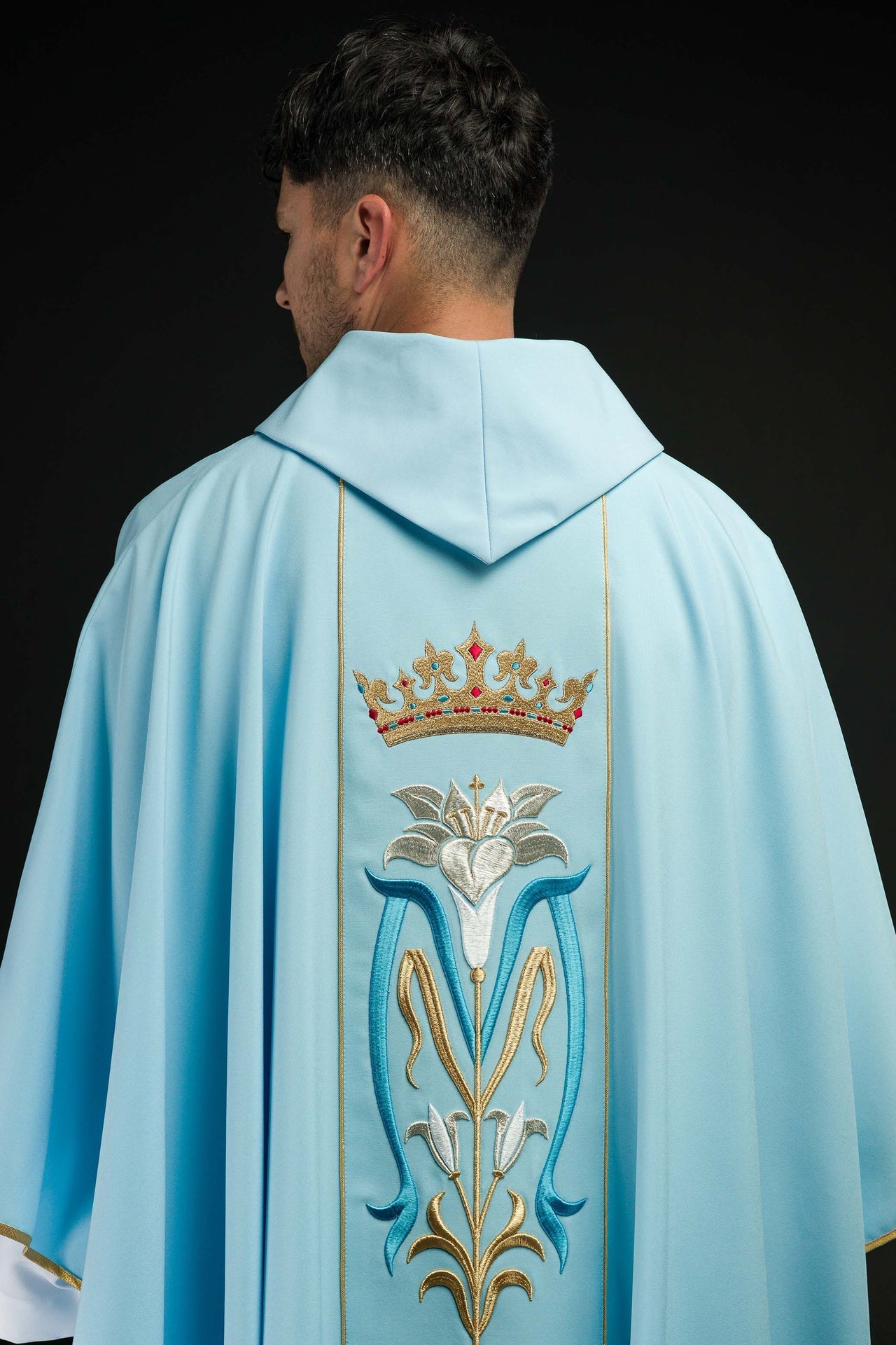 Ornat Maryjny Niebieski Haftowany Złotą Koroną - alba.pl