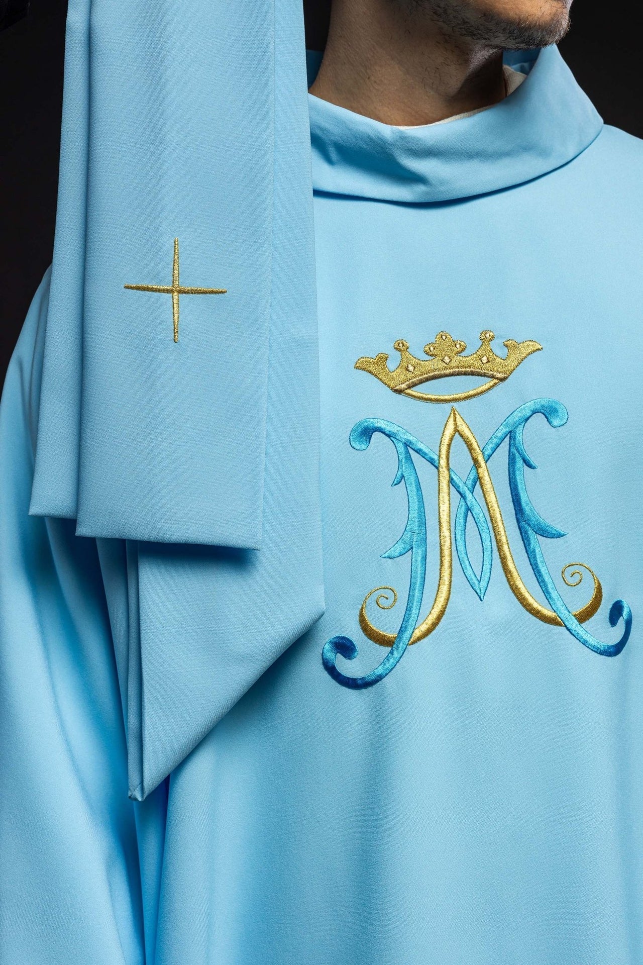Ornat Maryjny Niebieski Haftowany Złotem - Elegancka Szata Liturgiczna - alba.pl