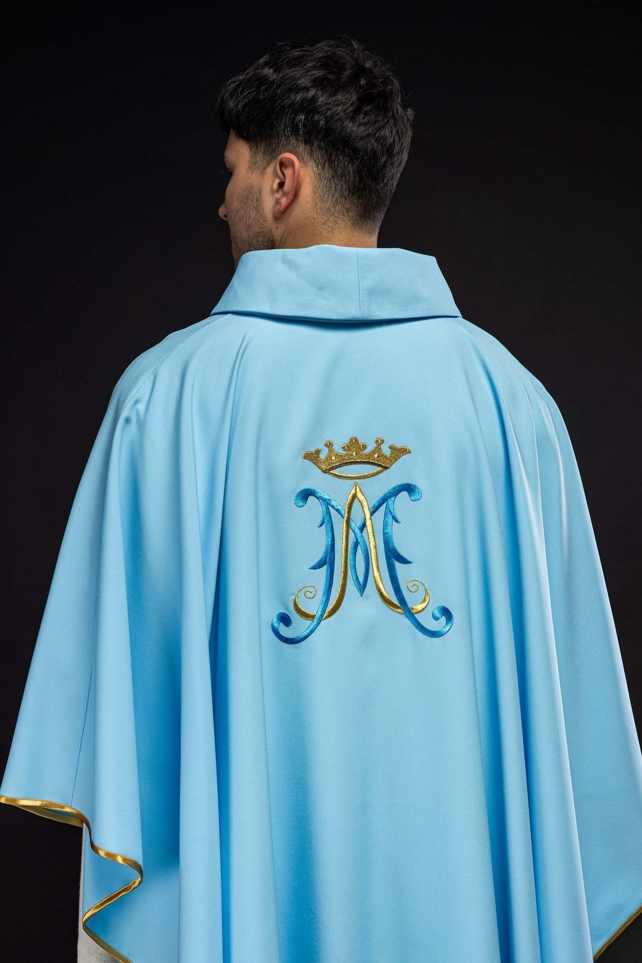 Ornat Maryjny Niebieski Haftowany Złotem - Elegancka Szata Liturgiczna - alba.pl