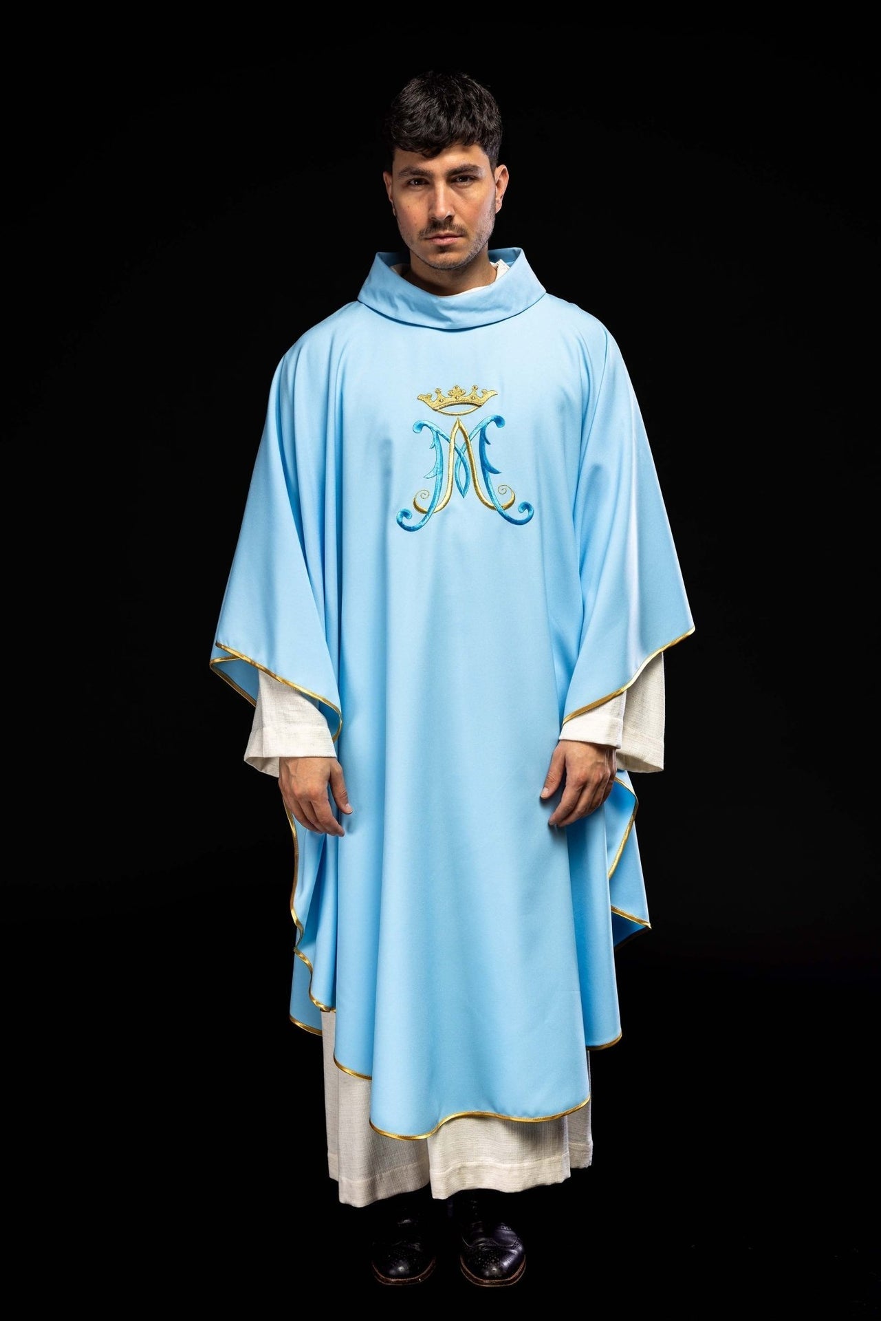 Ornat Maryjny Niebieski Haftowany Złotem - Elegancka Szata Liturgiczna - alba.pl
