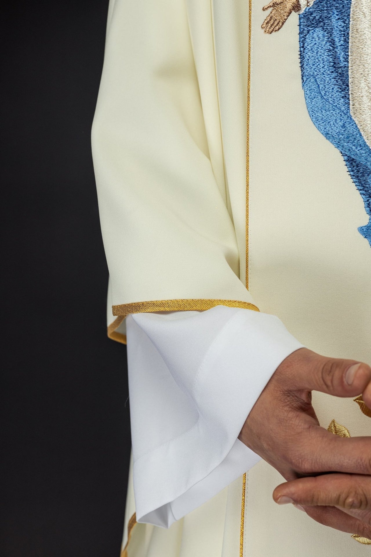 Ornat Maryjny Złoty z Haftem Matki Bożej Wniebowziętej - alba.pl