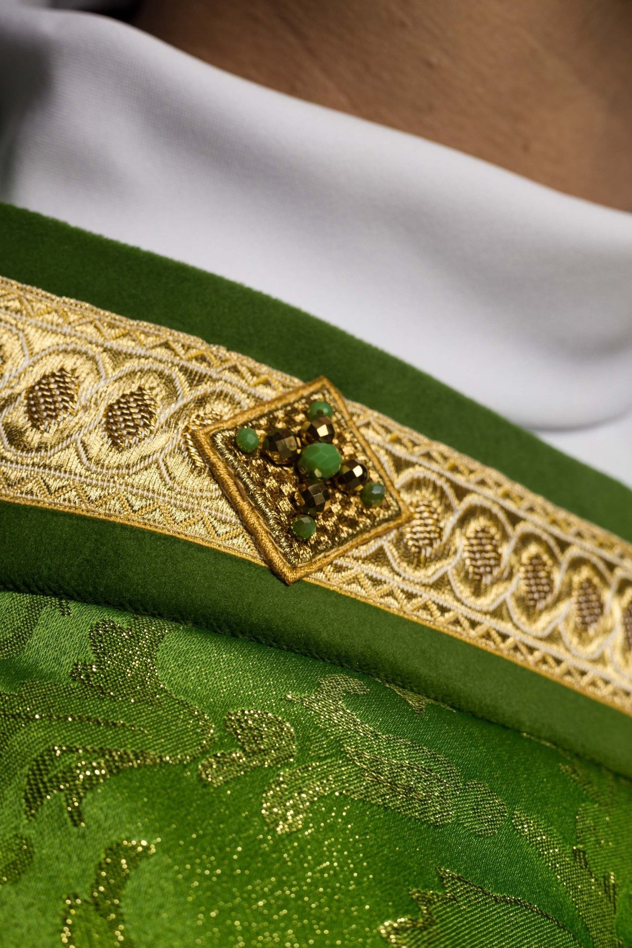 Ornat Ręcznie Robiony z Kamieniami Szlachetnymi - Kolekcja Handmade 7003 - alba.pl