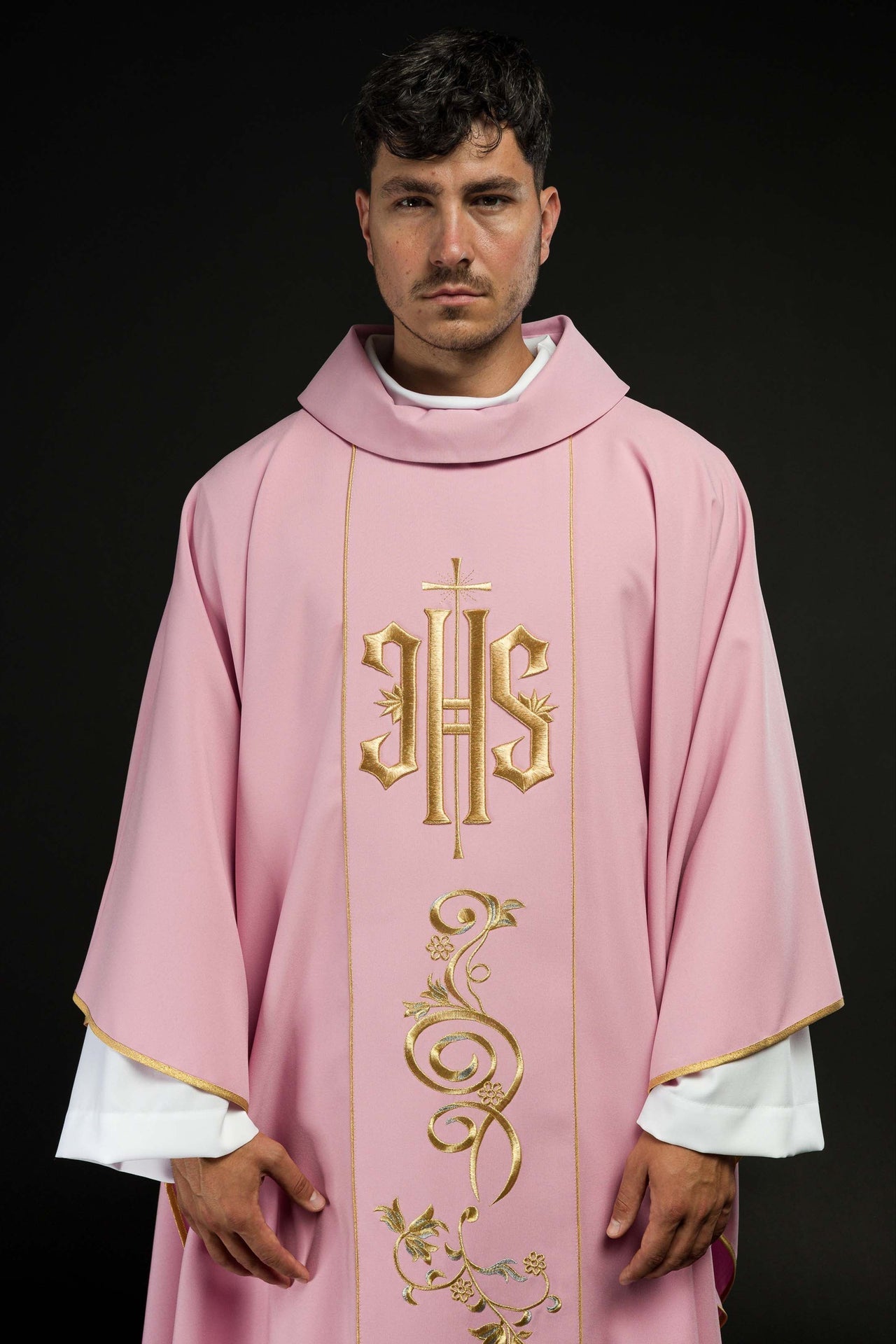 Ornat Różowy Haftowany IHS Symbol Eucharystyczny - alba.pl