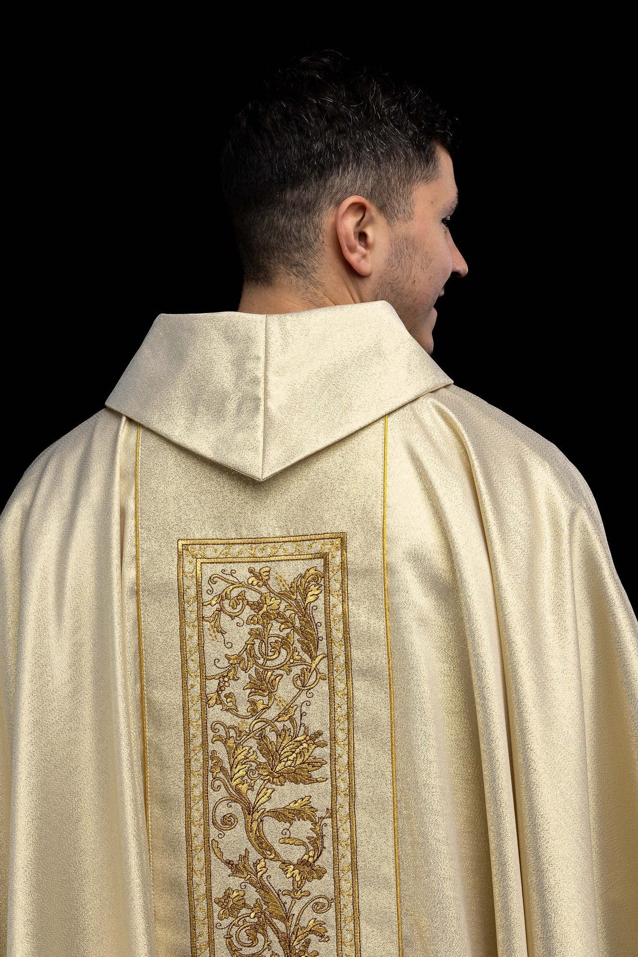 Ornat z haftem kielicha eucharystycznego, złoty - alba.pl