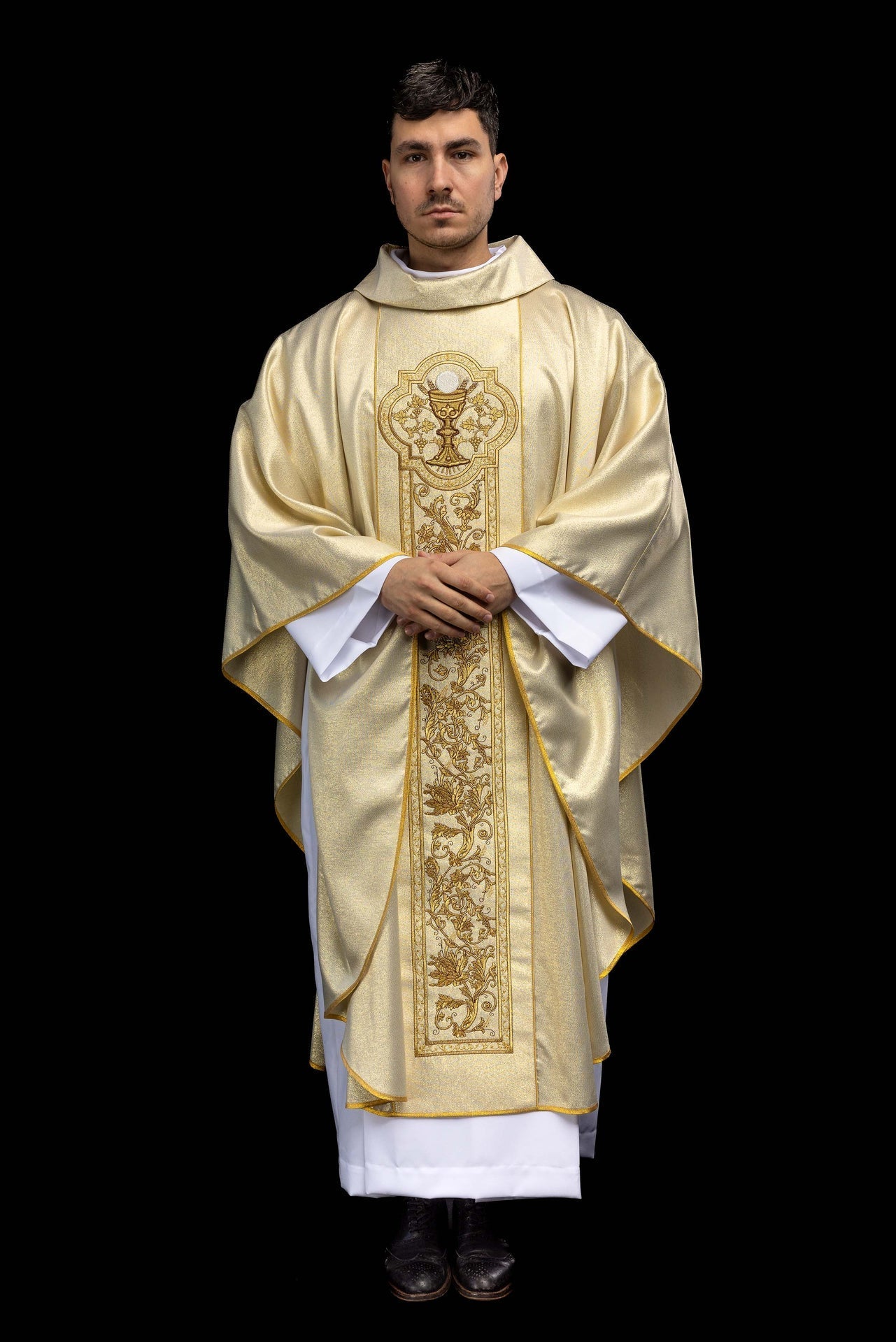 Ornat z haftem kielicha eucharystycznego, złoty - alba.pl