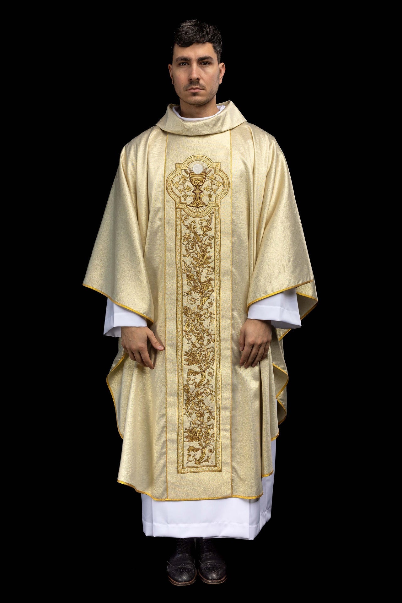 Ornat z haftem kielicha eucharystycznego, złoty - alba.pl