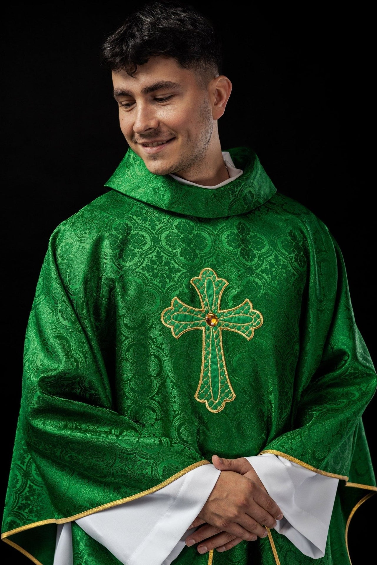 Ornat Zielony Haftowany z Krzyżem Złotą Nicią Liturgiczny - alba.pl