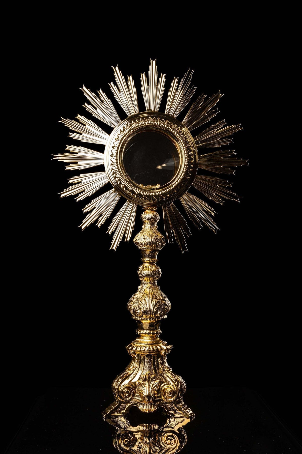 Pozłacana monstrancja liturgiczna z mosiądzu w stylu barokowym na dużą hostię - alba.pl