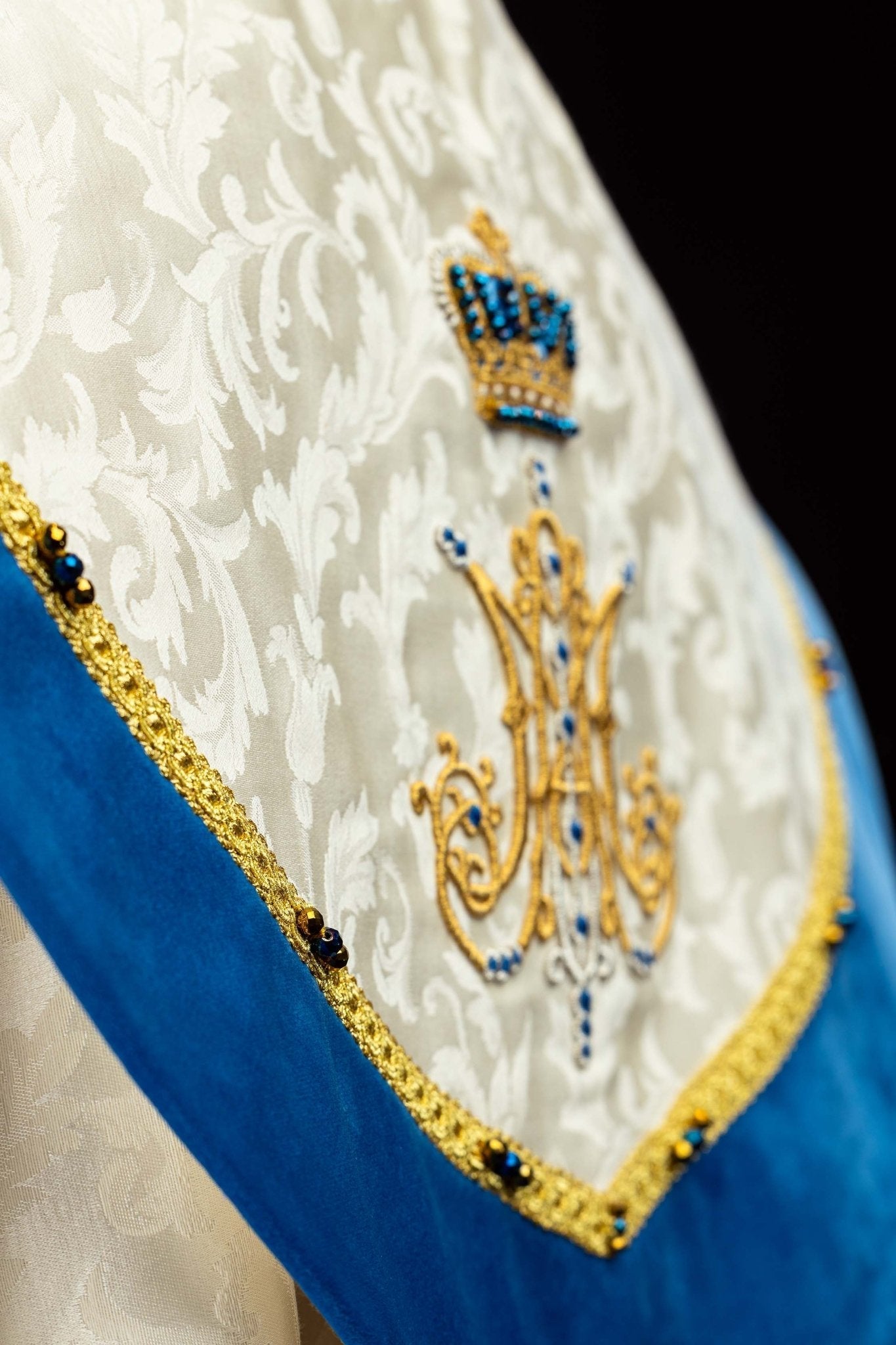 Ręcznie wykonana kapa maryjna z naturalnymi kamieniami Handmade 3006 - alba.pl