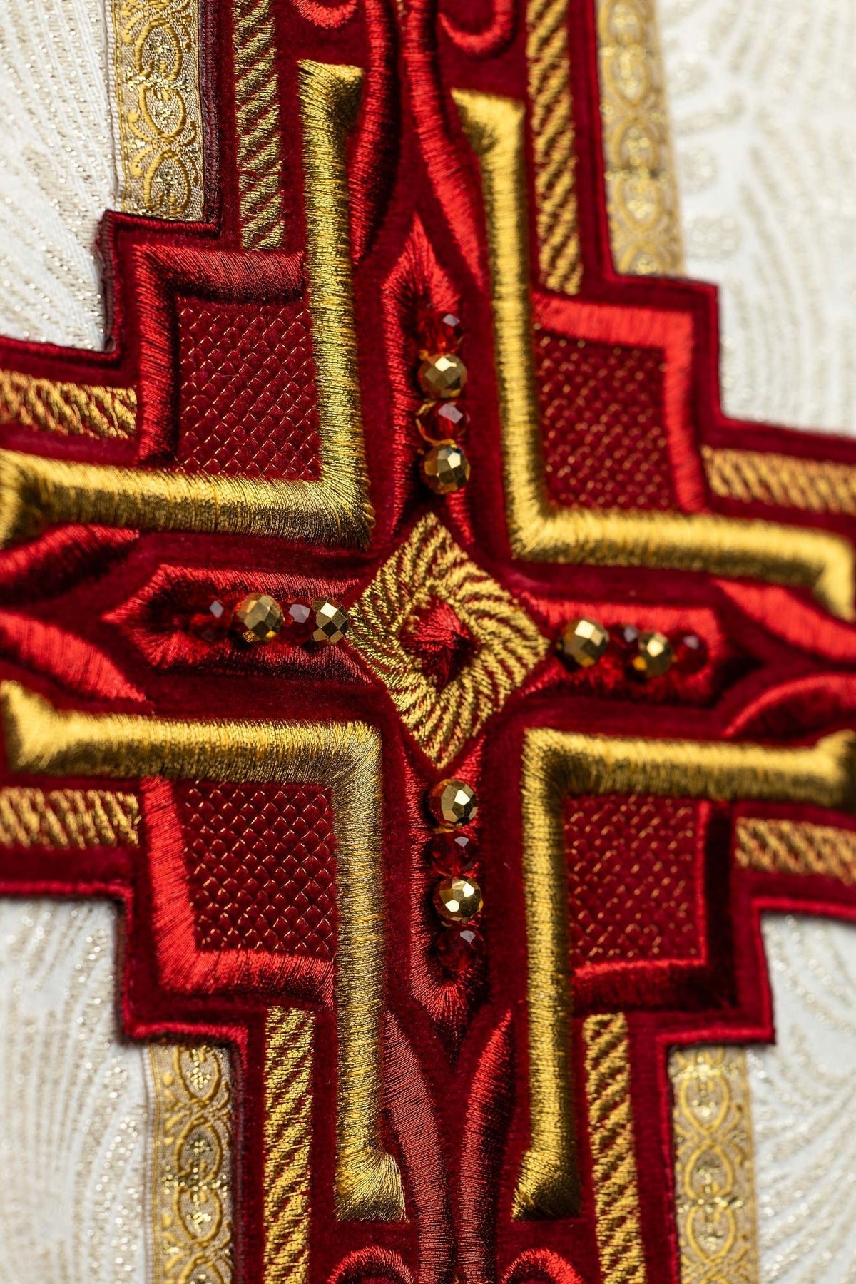 Ręcznie wykonany ornat z naturalnymi kamieniami Handmade 7012 - alba.pl