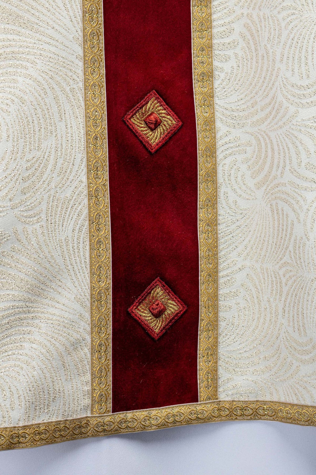Ręcznie wykonany ornat z naturalnymi kamieniami Handmade 7012 - alba.pl