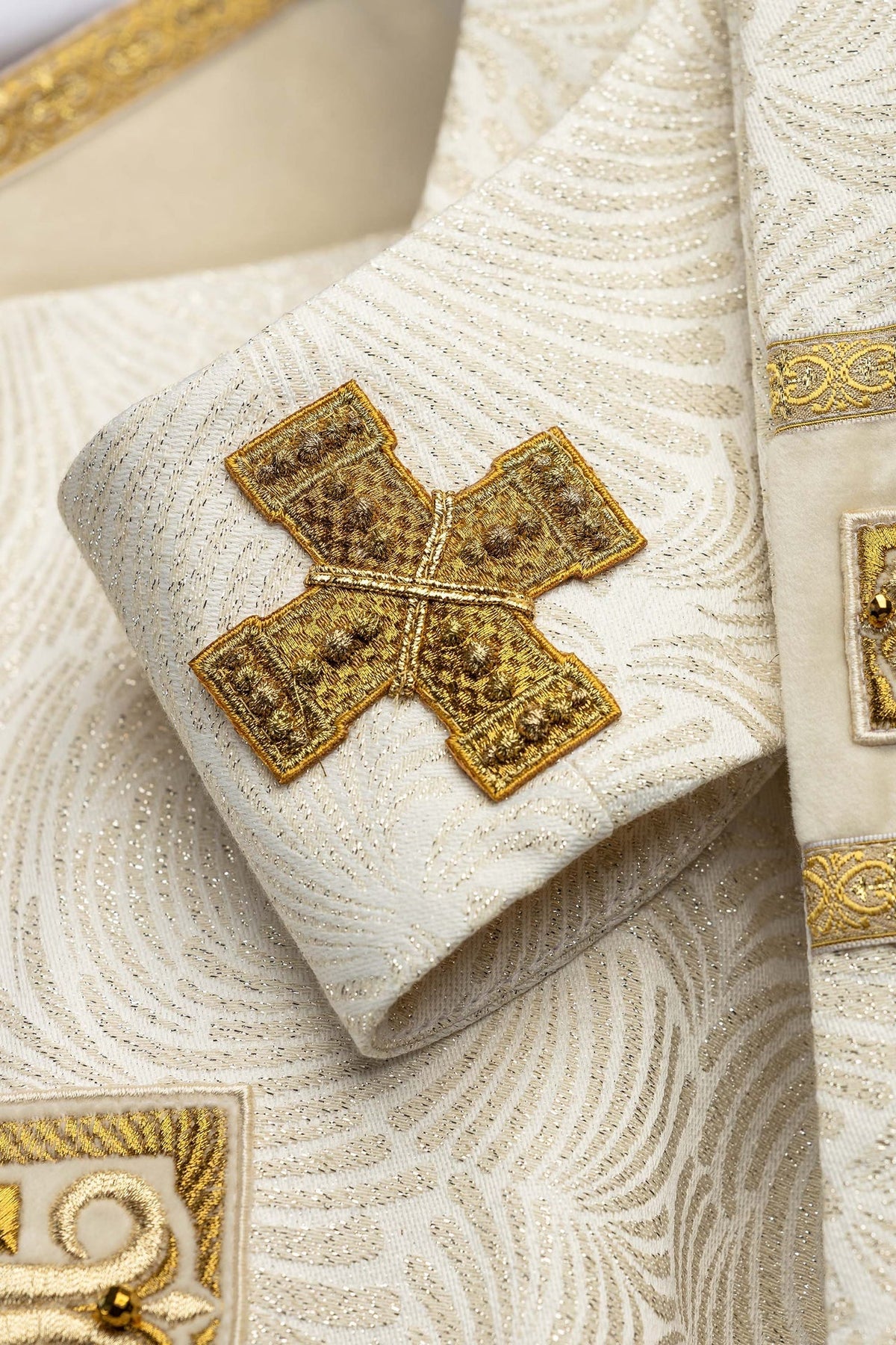 Ręcznie wykonany ornat z naturalnymi kamieniami Handmade 7012 - alba.pl