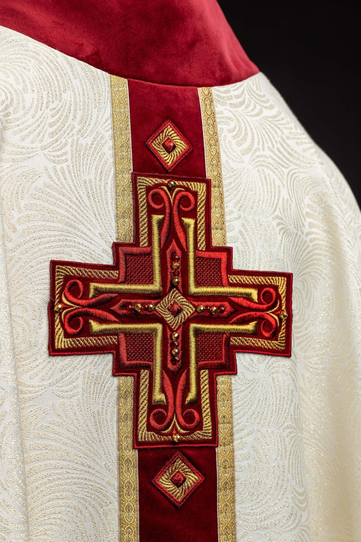 Ręcznie wykonany ornat z naturalnymi kamieniami Handmade 7012 - alba.pl