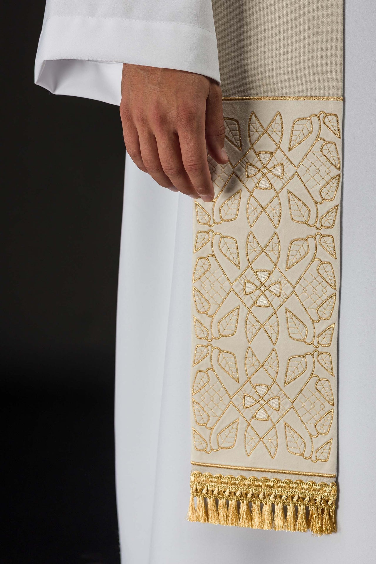 Stuła Aksamitna Haftowana IHS Ecru - Elegancka Liturgia - alba.pl