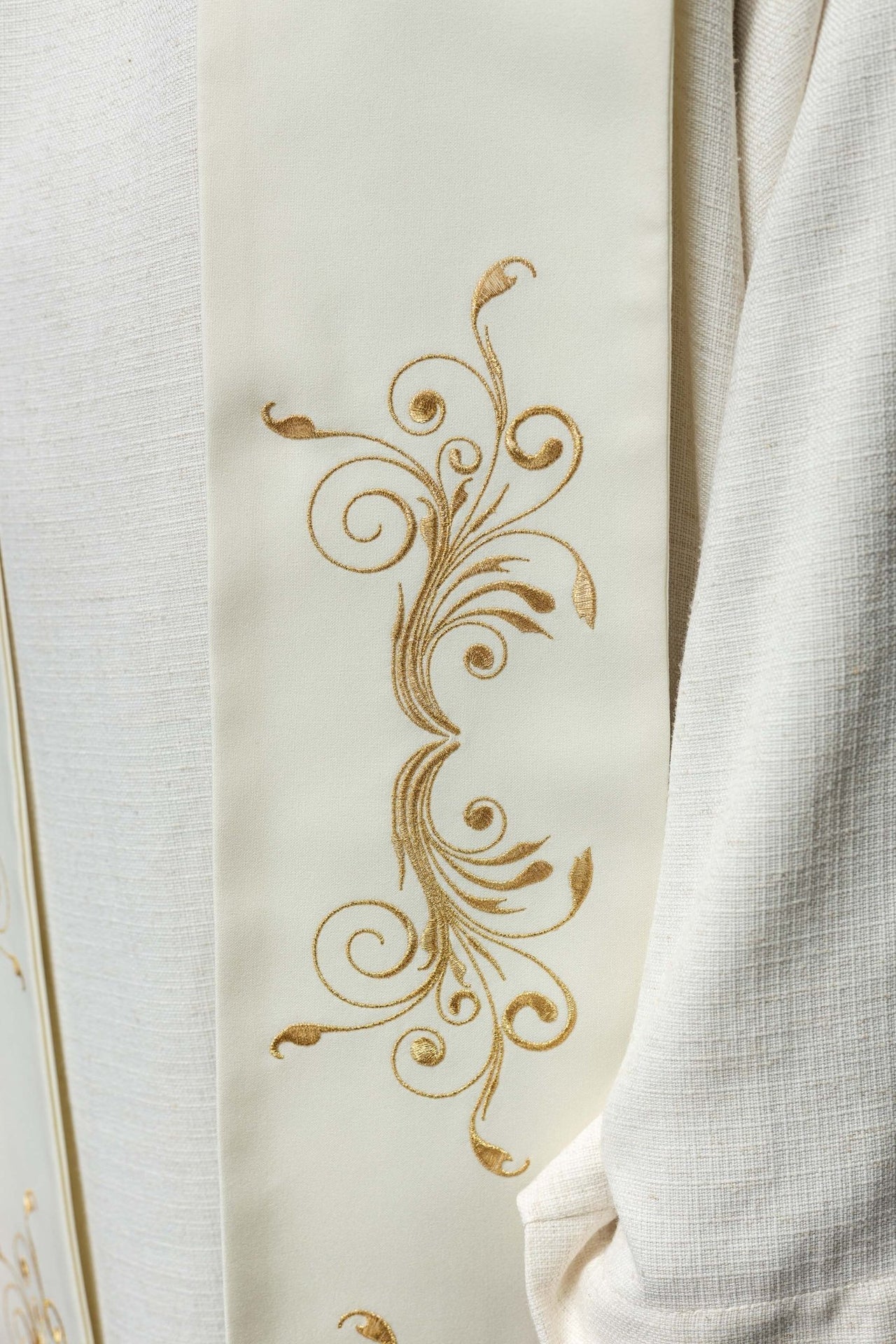 Stuła Haftowana IHS Ecru - Elegancka Szata Liturgiczna - alba.pl