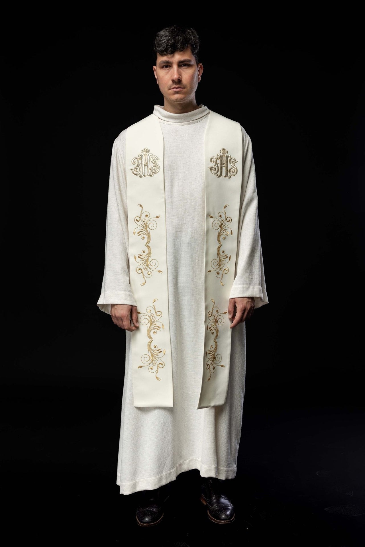 Stuła Haftowana IHS Ecru - Elegancka Szata Liturgiczna - alba.pl