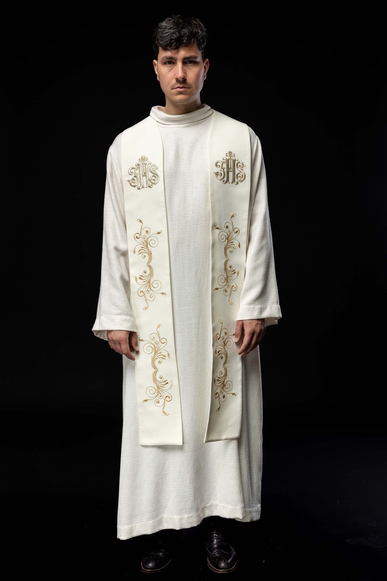Stuła Haftowana IHS Ecru - Elegancka Szata Liturgiczna - alba.pl