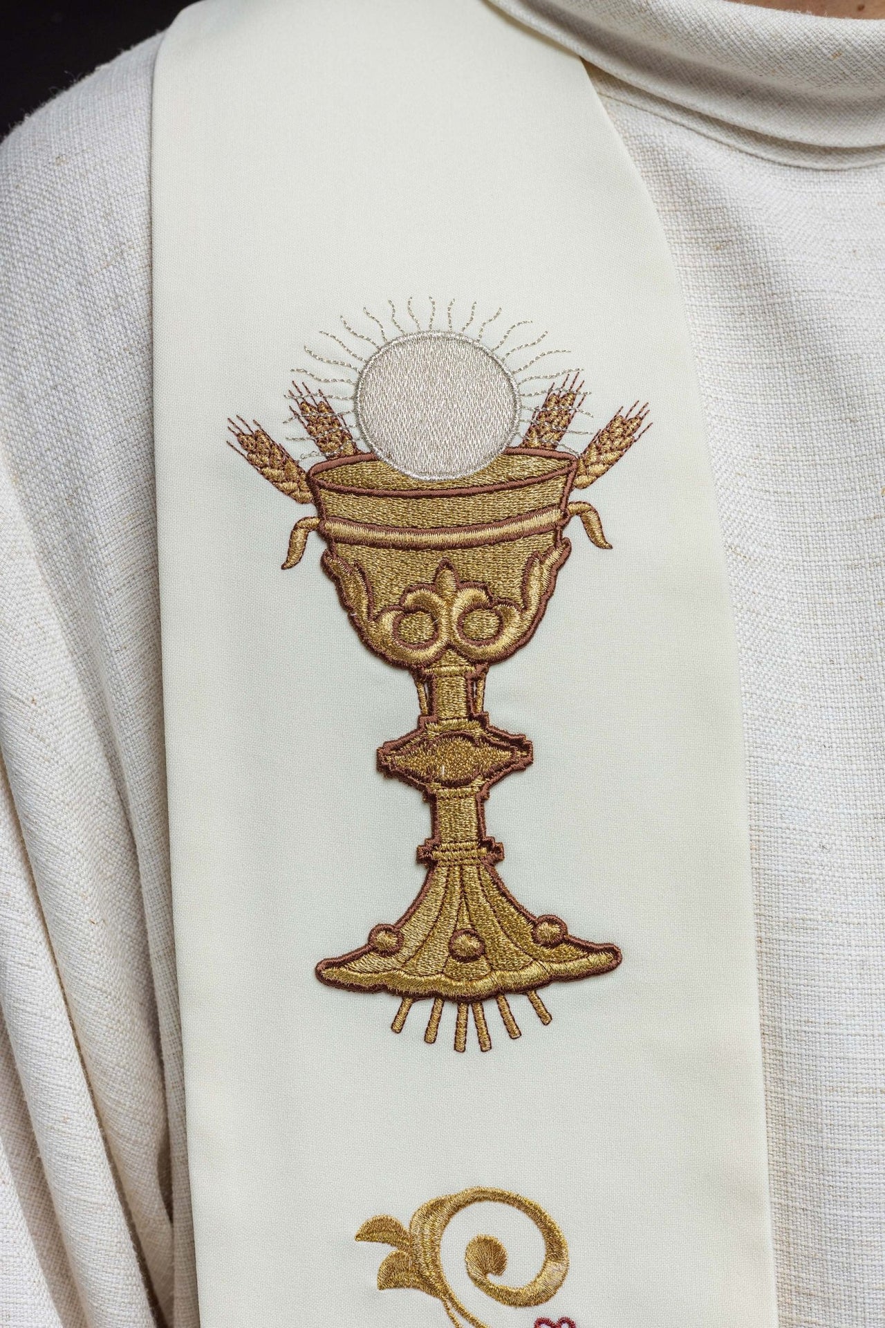 Stuła Haftowana IHS i Kielich Ecru - Liturgiczna Elegancja - alba.pl