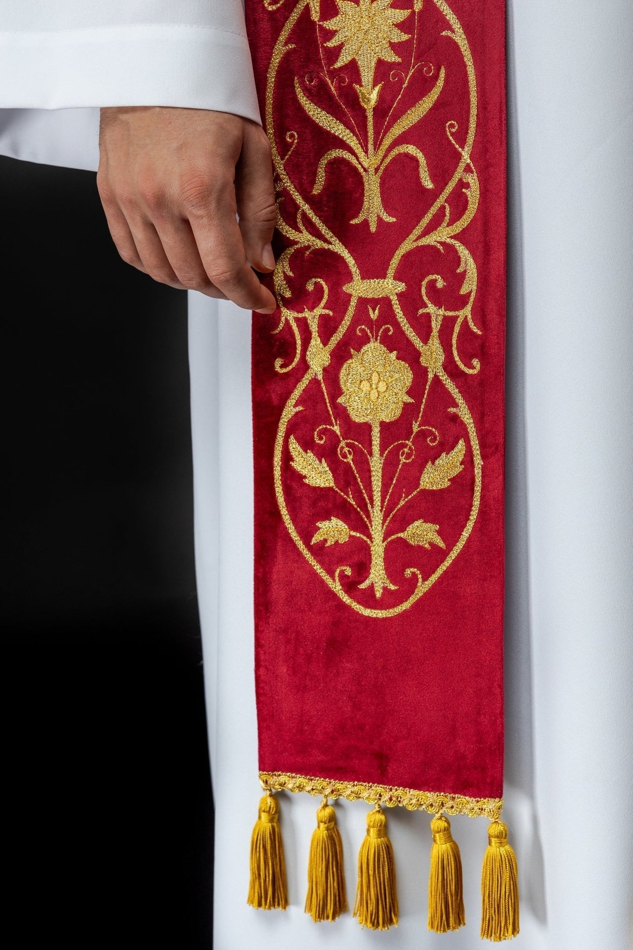 Stuła Kapłańska Czerwona Haftowana IHS - Elegancka Liturgia - alba.pl