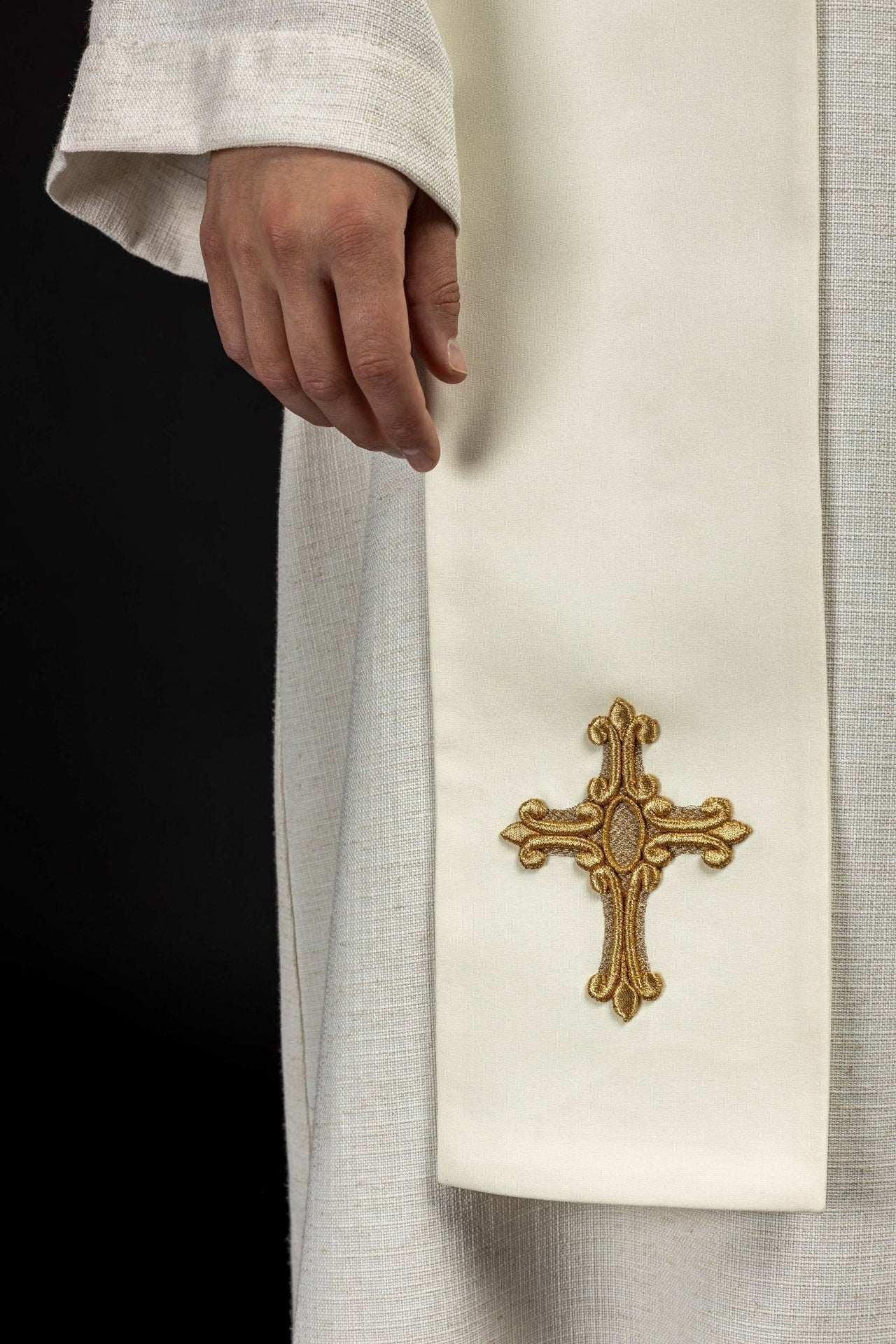 Stuła Kapłańska Ecru Krzyż i IHS - Haftowana Szata Liturgiczna - alba.pl