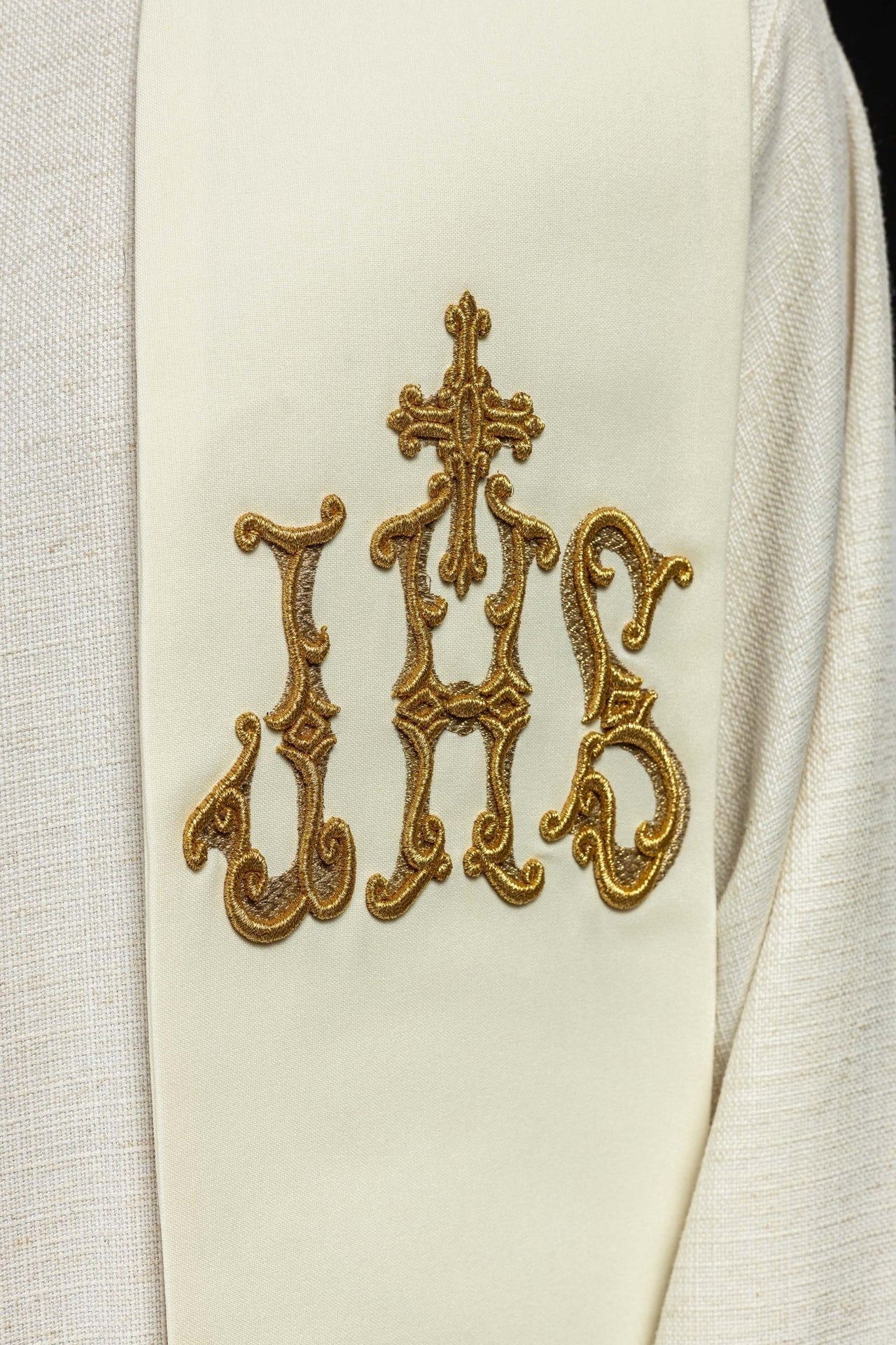 Stuła Kapłańska Ecru Krzyż i IHS - Haftowana Szata Liturgiczna - alba.pl