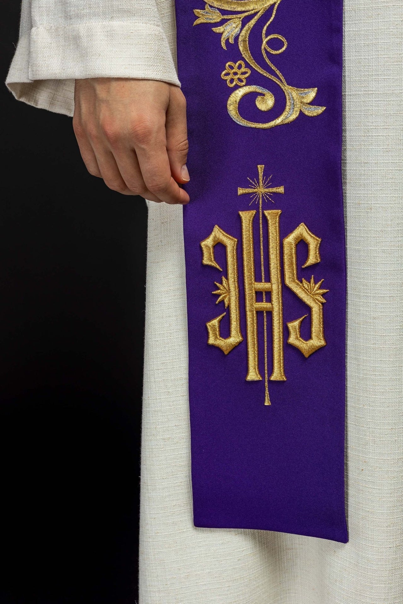 Stuła Kapłańska Fioletowa Haftowana IHS - Liturgiczna Elegancja - alba.pl