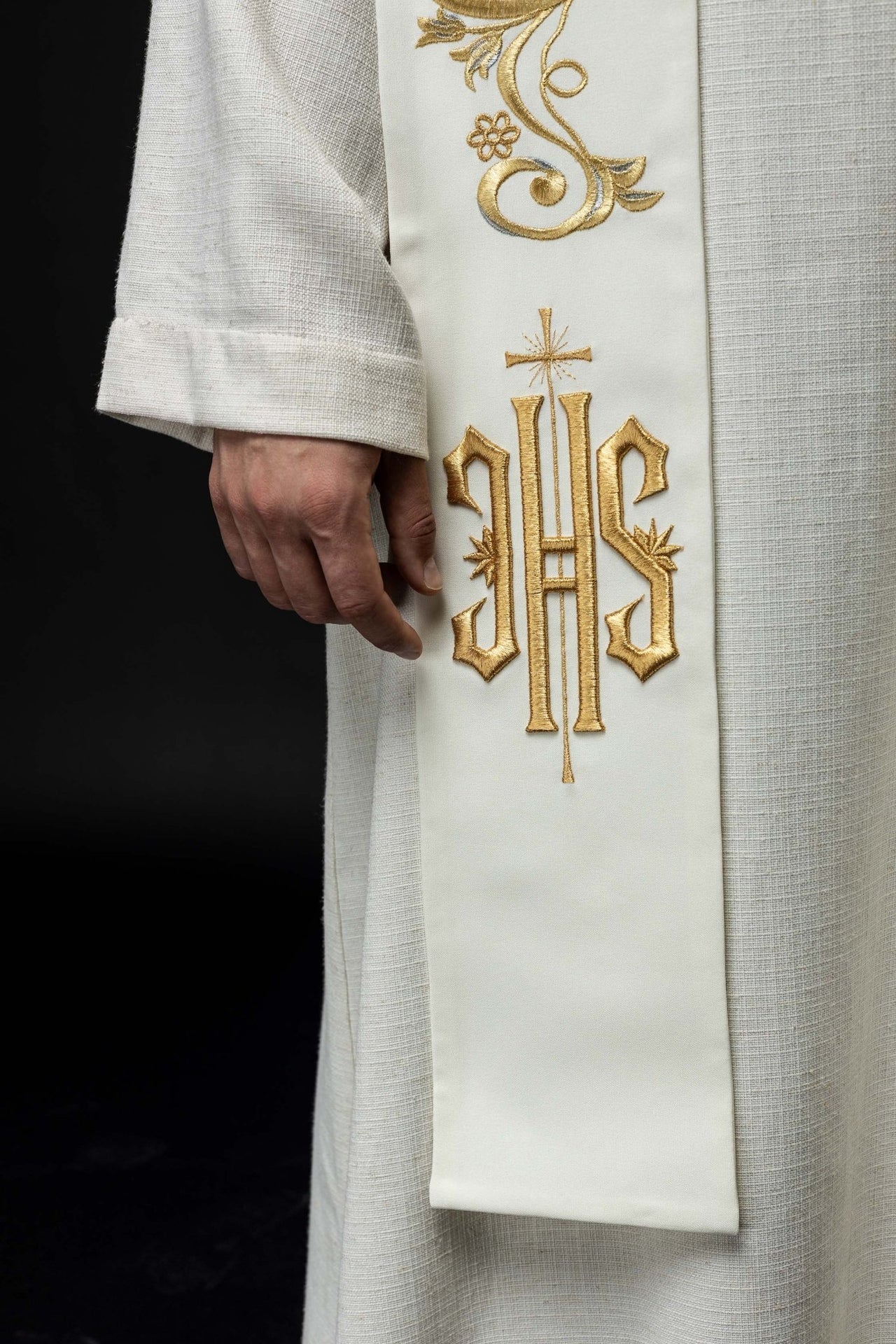 Stuła Kapłańska Haftowana IHS Ecru - Liturgiczna Elegancja - alba.pl