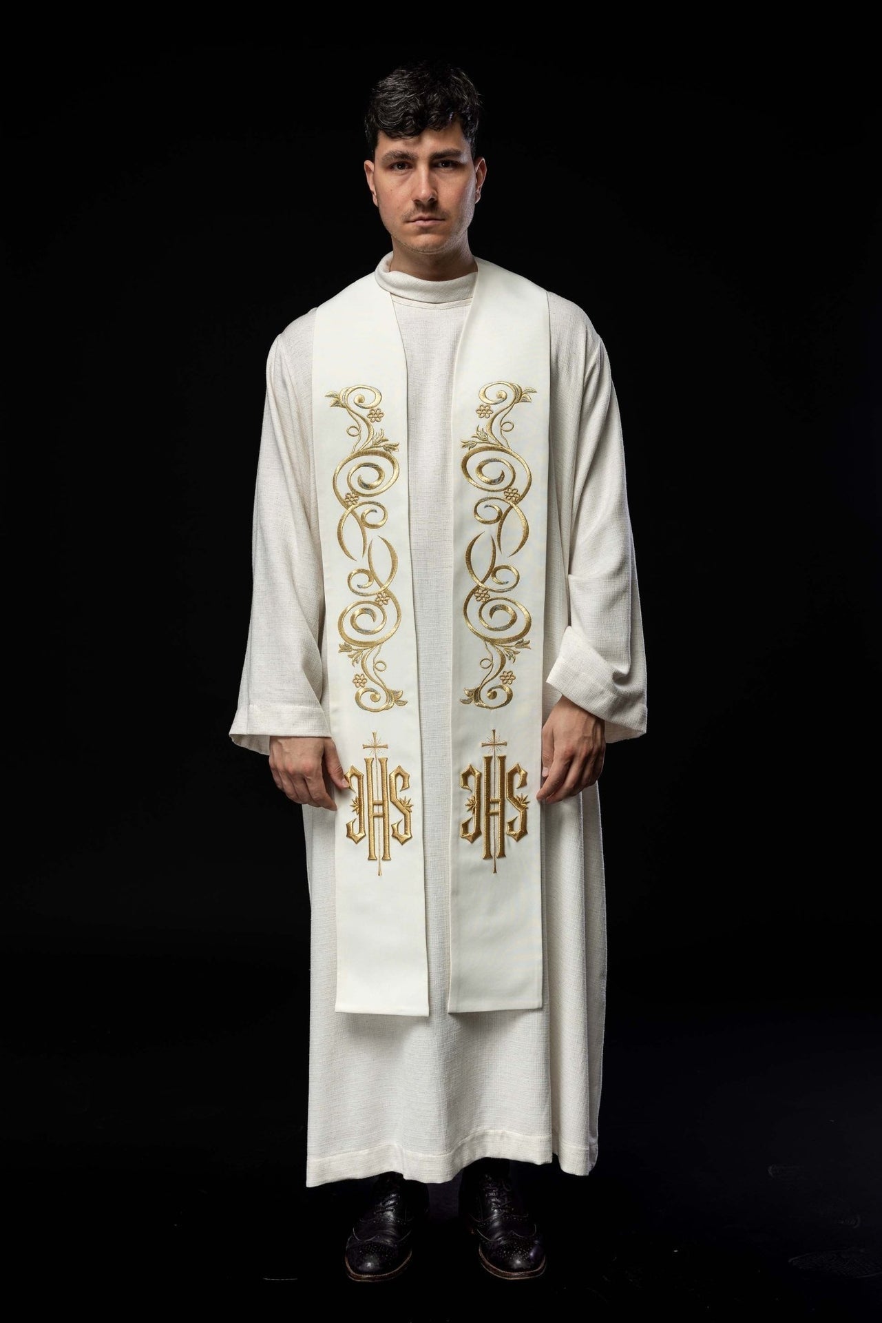 Stuła Kapłańska Haftowana IHS Ecru - Liturgiczna Elegancja - alba.pl