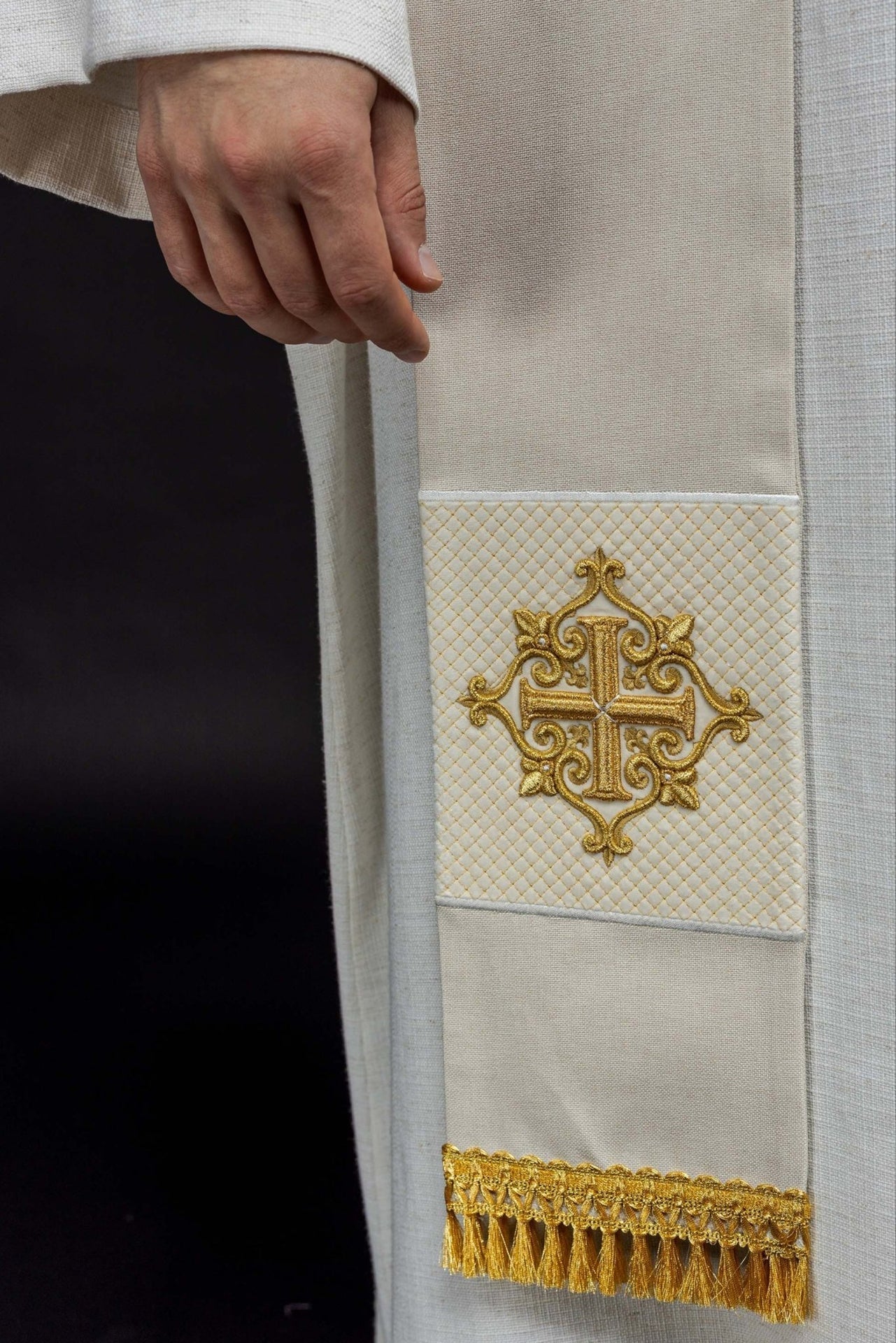 Stuła Liturgiczna Ecru Aksamitna z Haftowanym Krzyżem - alba.pl